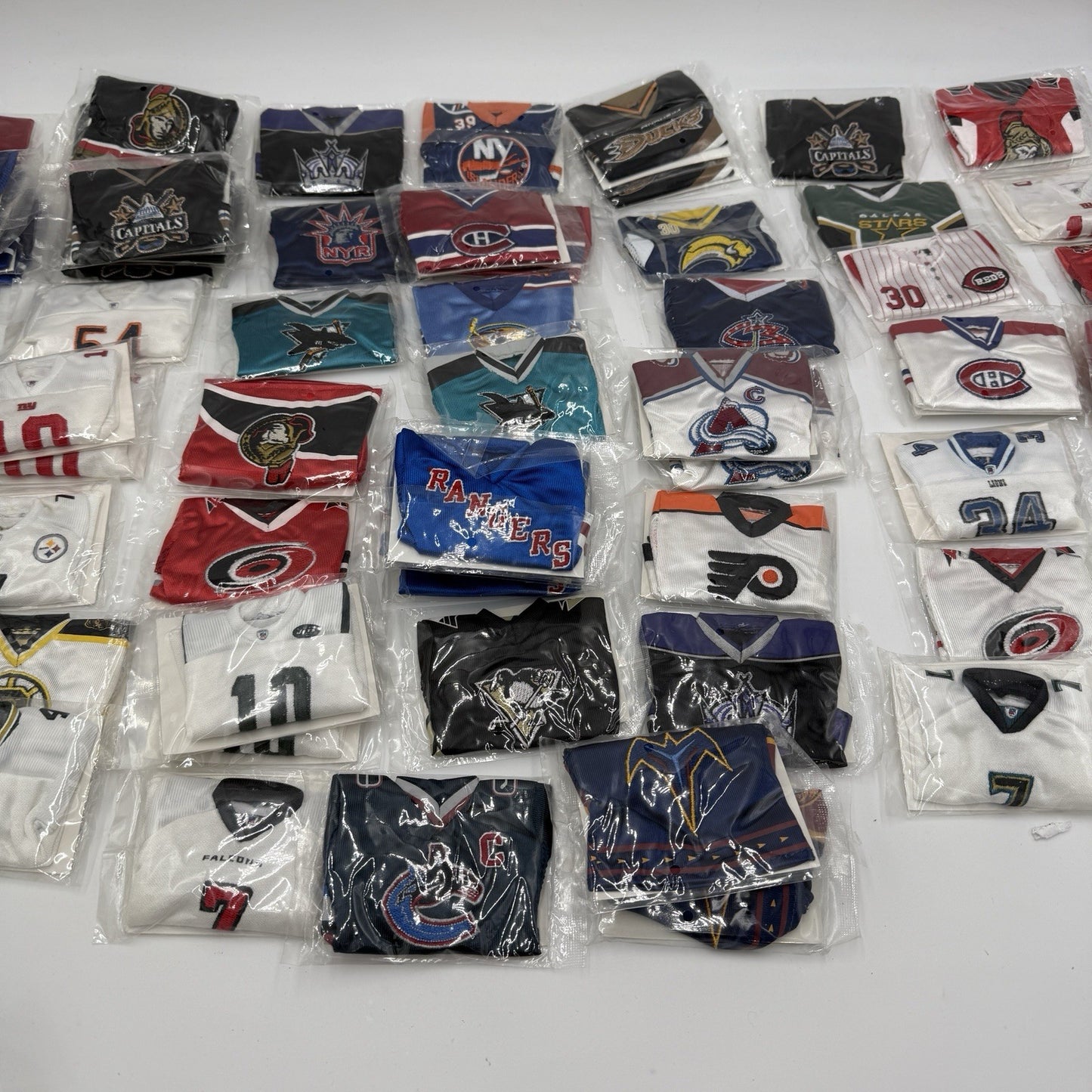 2006/07 Upper Deck Mini Jersey Collection 47 Pieces Miniature Sports Hockey