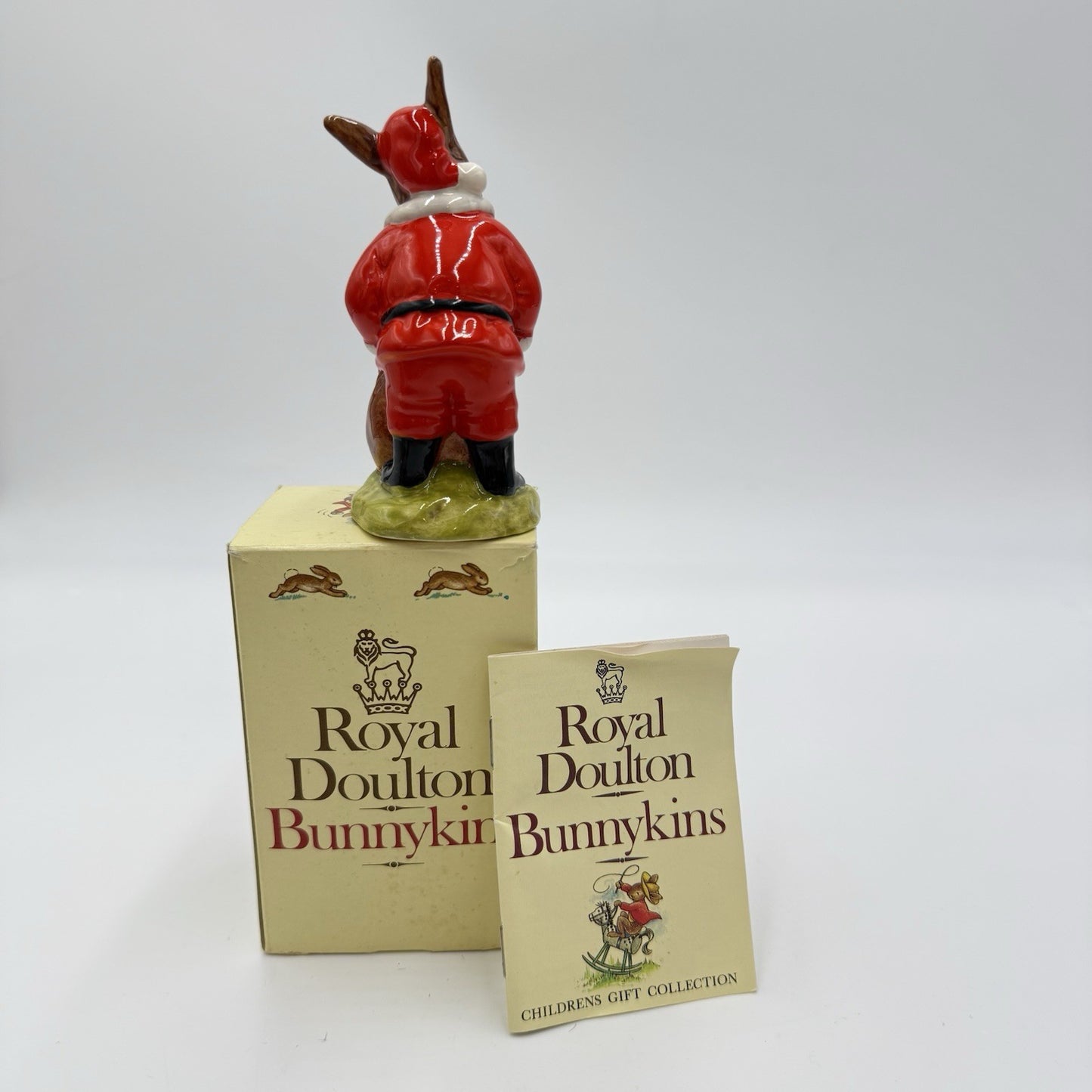 Royal Doulton England Santa Bunnykins Happy Christmas DB17 Porcelain Figurine