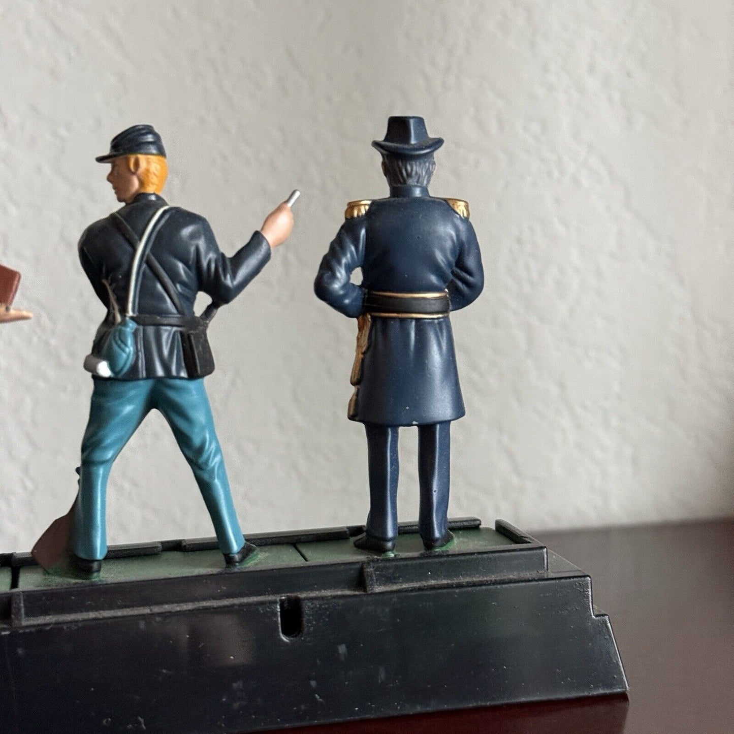 Vintage Blue Box Toys Metal Soldiers Figurines 4 Pieces Set With Stand