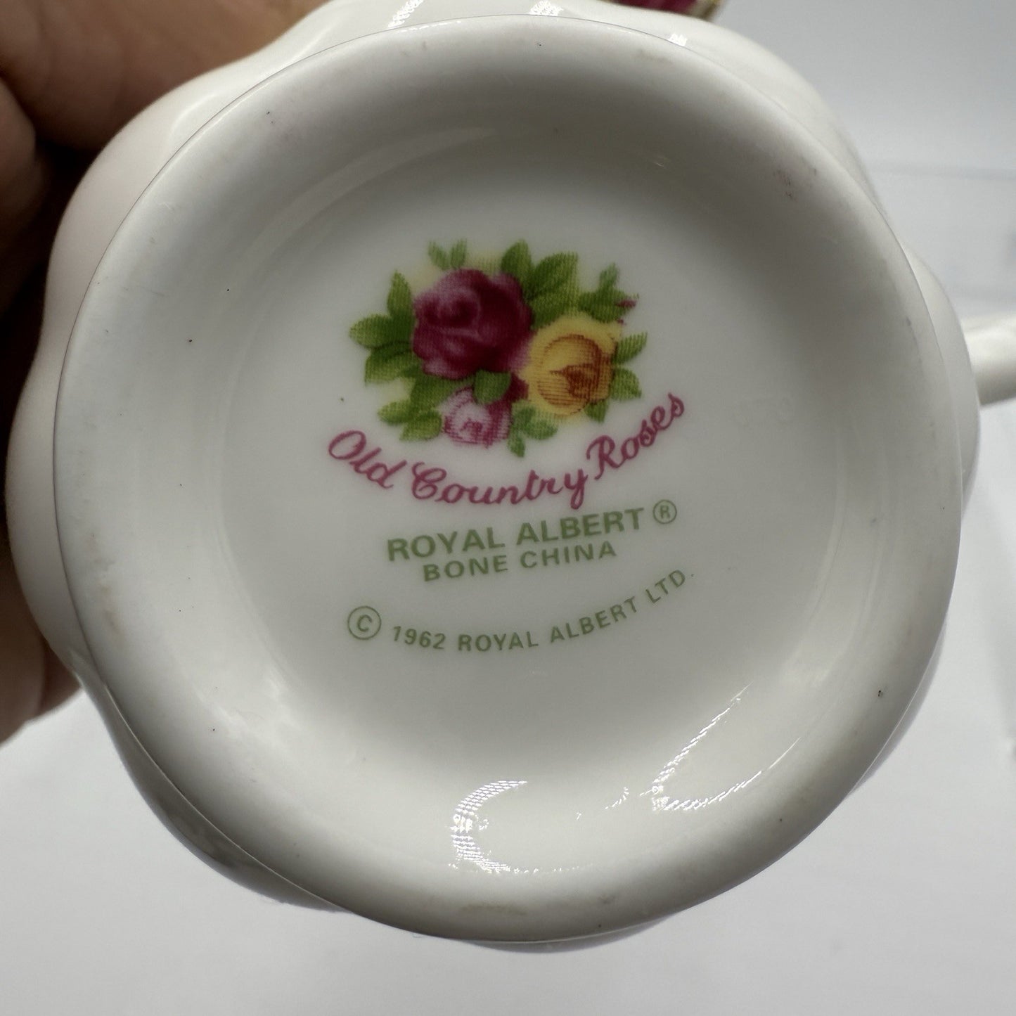 Vintage 1962 Royal Albert Old Country Roses England Porcelain Teacup & Saucer