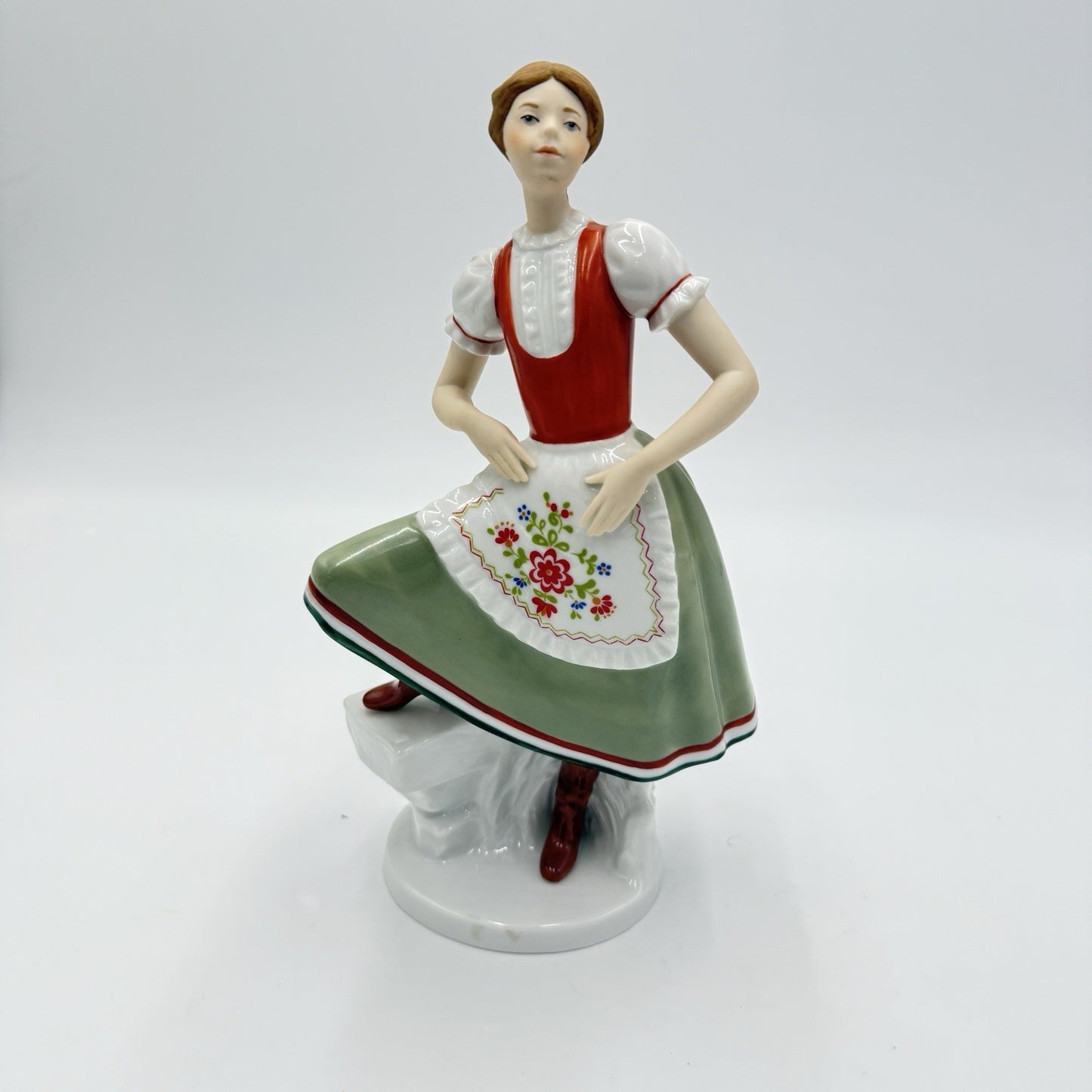 Goebel Germany PIROSCHKA Beauty Around the World Porcelain Figurine Hungary 8.5”
