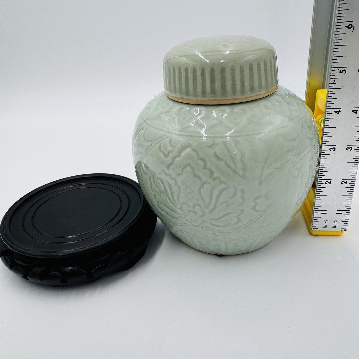 Qing Dynasty Chinese Celadon marked Qing Glazed Jar with Lid Ancient Pottery