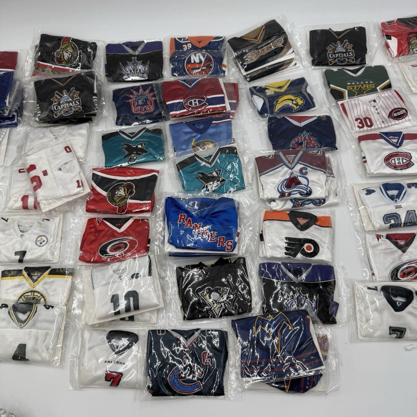 2006/07 Upper Deck Mini Jersey Collection 47 Pieces Miniature Sports Hockey