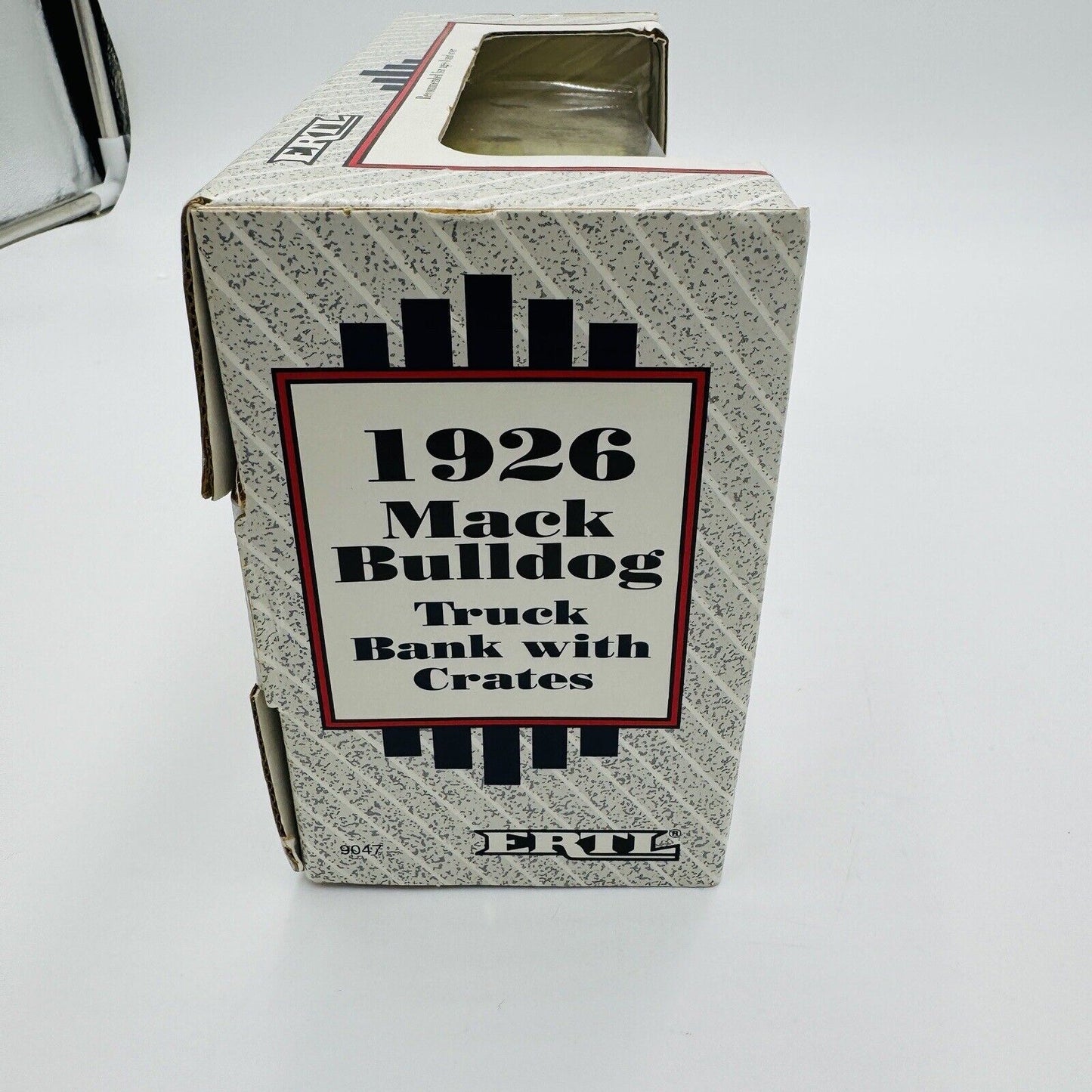 ERTL Anheuser-Busch 1926 Mack Bulldog Truck Bank W/Crates #9047 St Louis MO