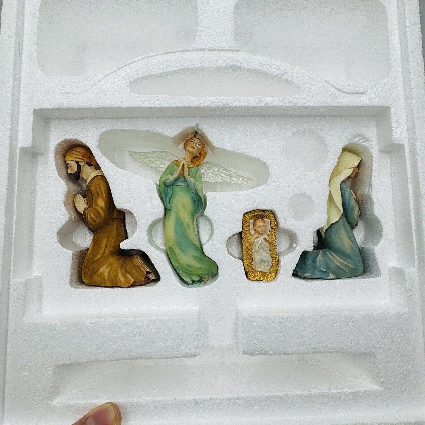 Hallmark 2006 Light of the World Table Decoration 5 Piece Nativity Set