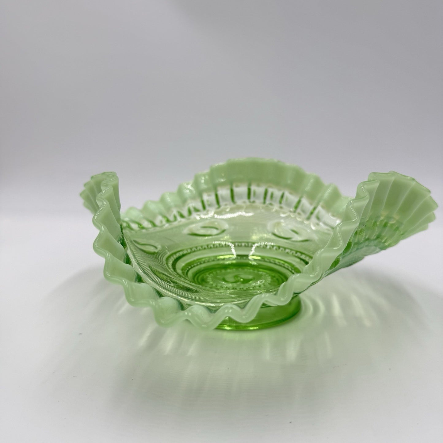 Vintage 1905 Jefferson Art Glass Astro Green Opalescent Art Bowl Ruffled Rim 8"
