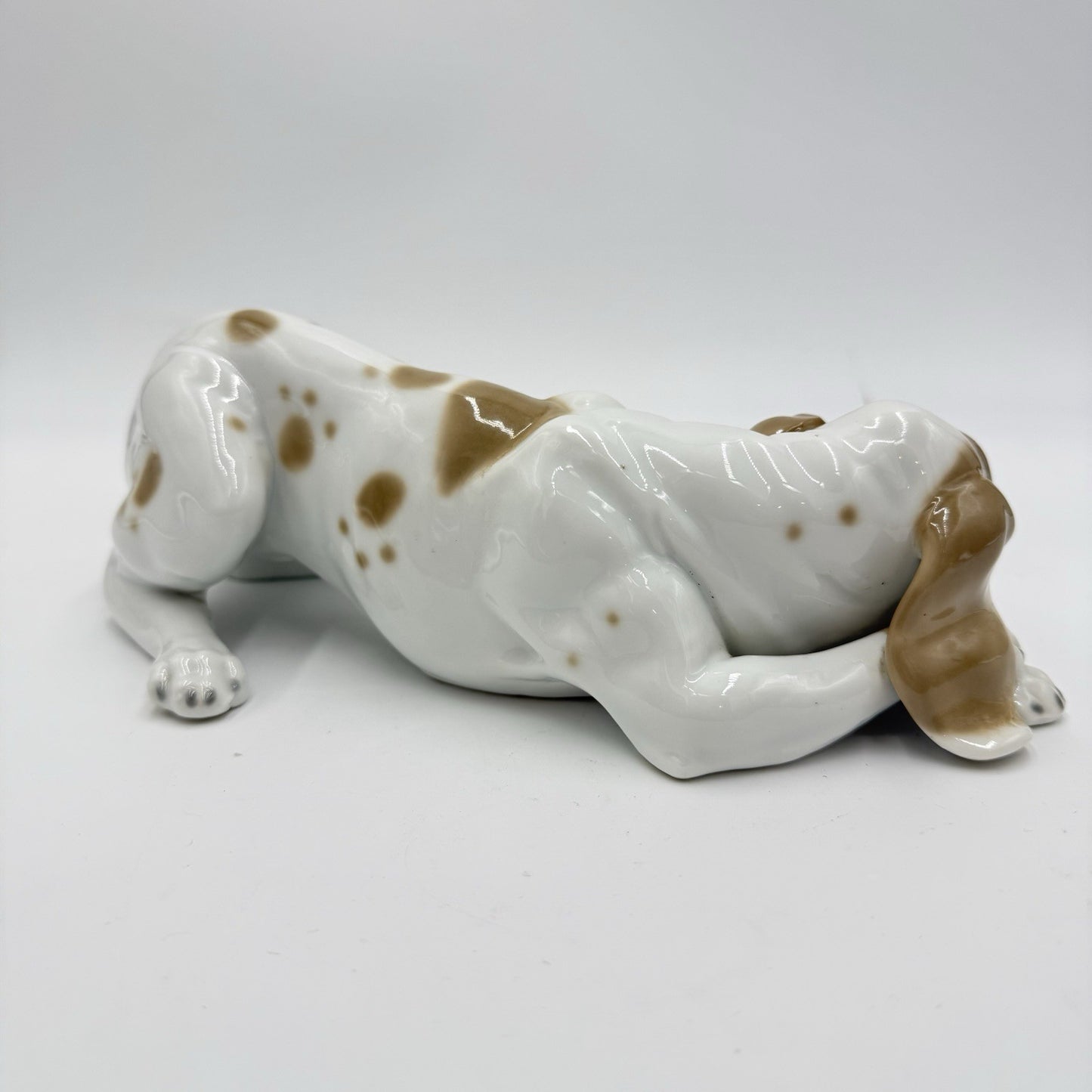 Museo First Edition Porcelain Large Bloodhound Hound Dog by Mann Japan Figurine