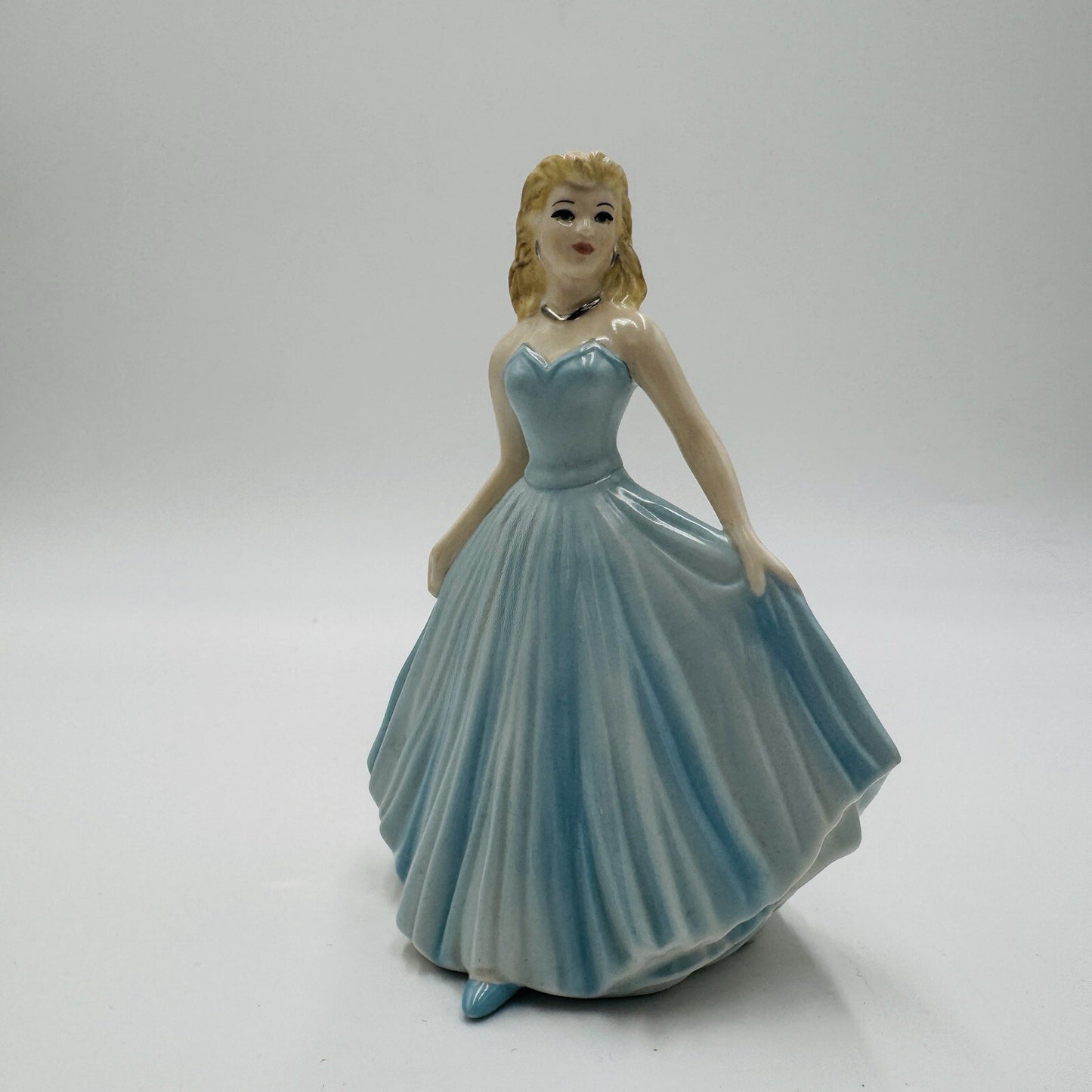 Coalport Porcelain England Heart To Heart Collection To My Friend Fisgurine 5in