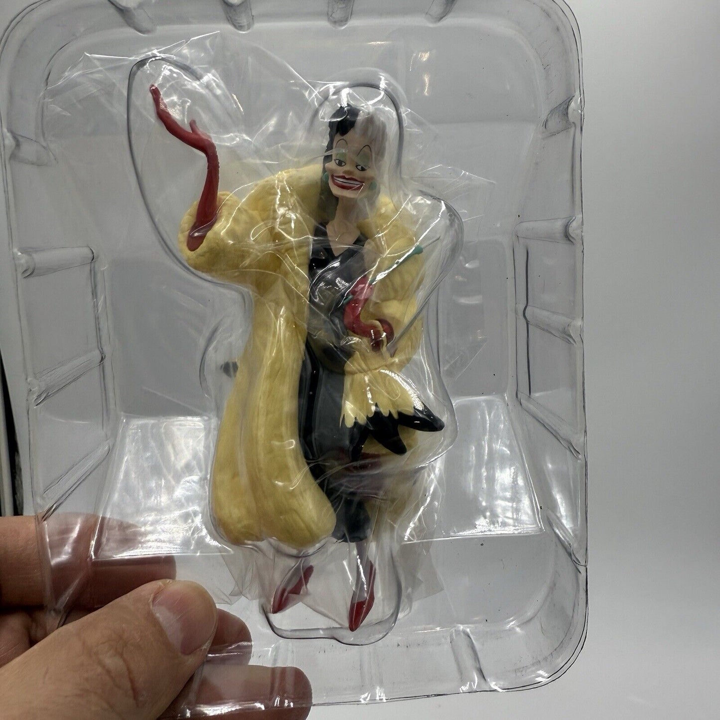 Hallmark Disney Cruella de Vil Unforgettable Villains Series Keepsake Ornament