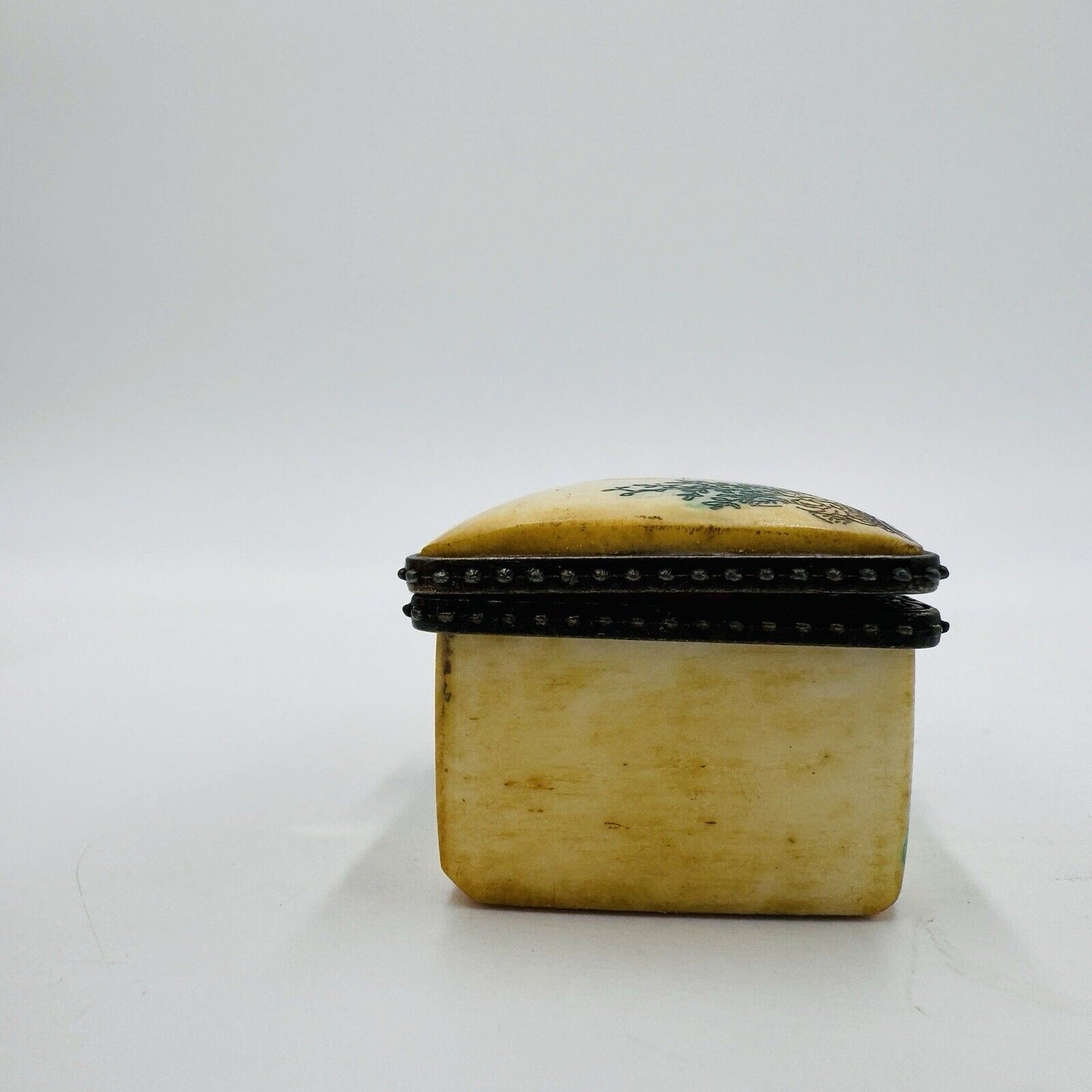 Antique Japanese Hand Carved Trinket Box Geishas Portrait Painted Miniature 3in