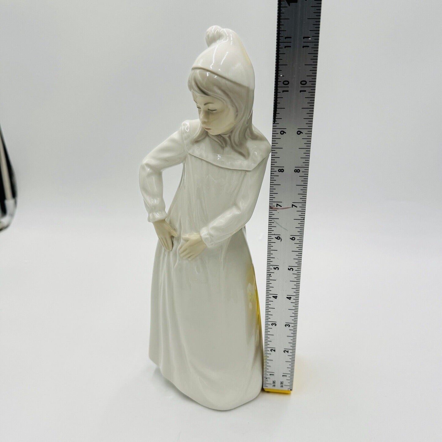 Nao By Lladro Spain Girl with Torn Nightgown Figurine Glossy 11.5in Vintage