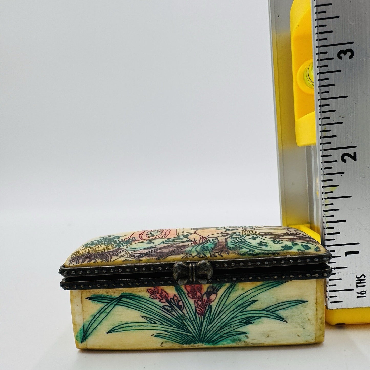 Antique Japanese Hand Carved Trinket Box Geishas Portrait Painted Miniature 3in