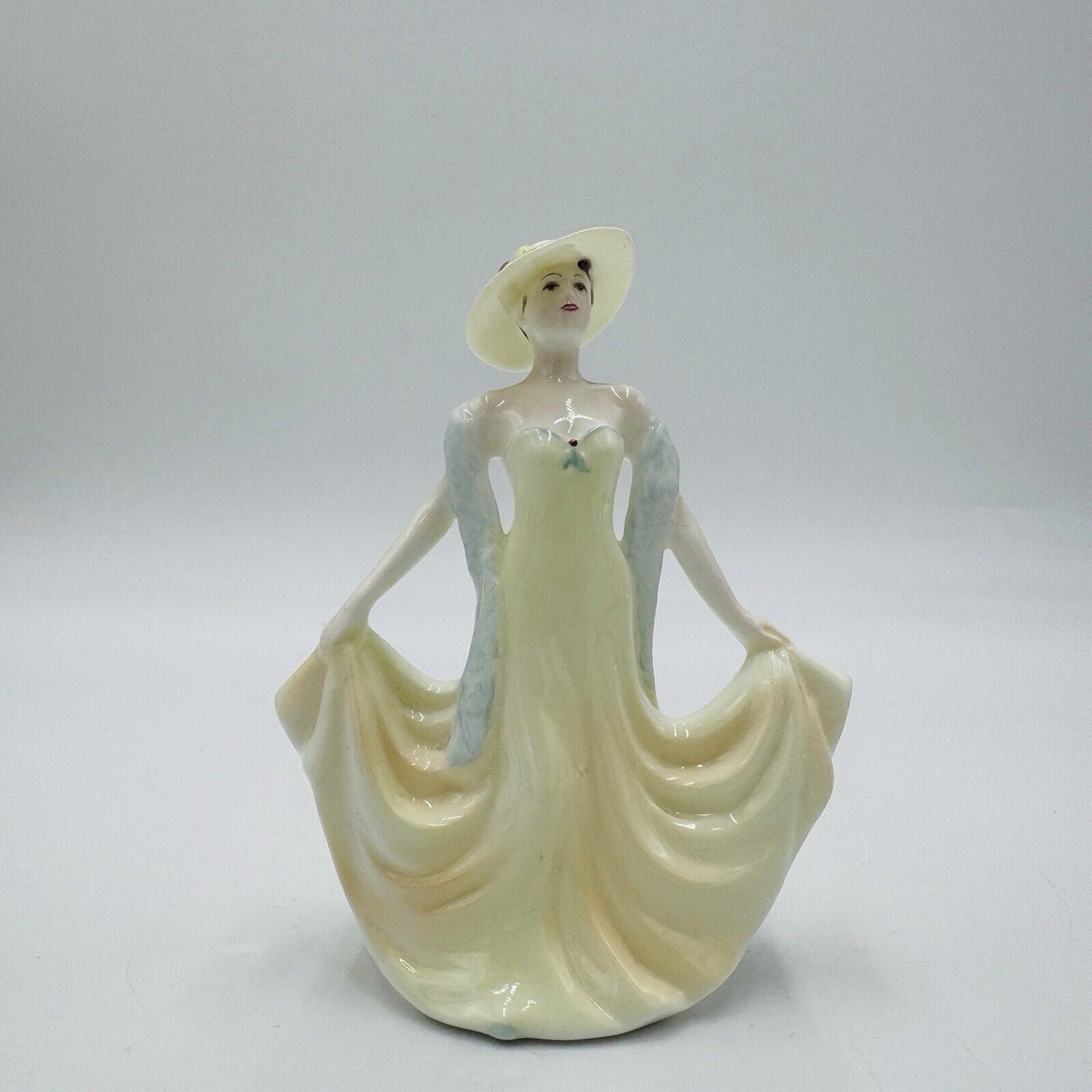 Coalport Porcelain England Heart To Heart Encore Fashion Lady Figurine 5”