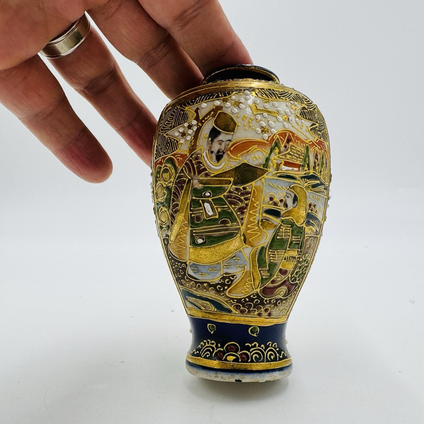 Antique Japanese Satsuma Moriage Mini VASE 5in MEIJI PERIOD KINKOZAN TSUKURU