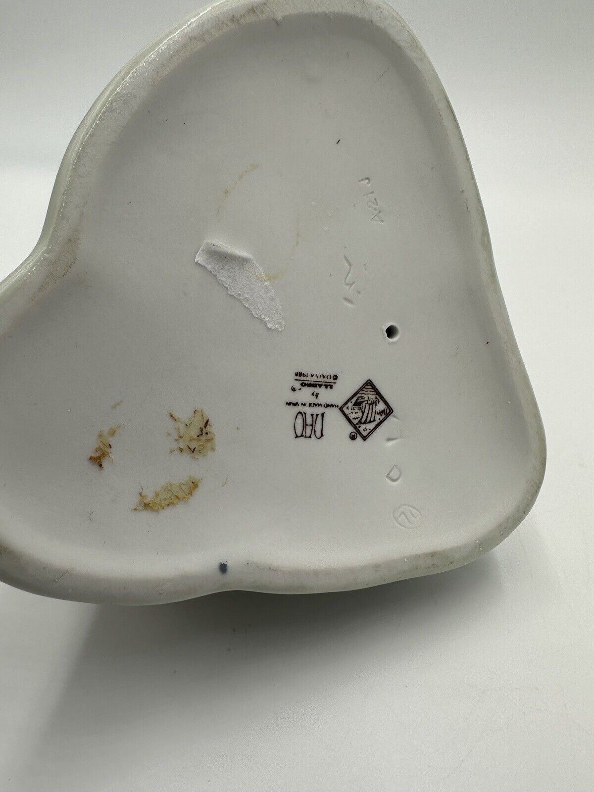 Nao Lladro Spain Figurine Seated Girl w/ Doves Daisa Porcelain Ever So Gently