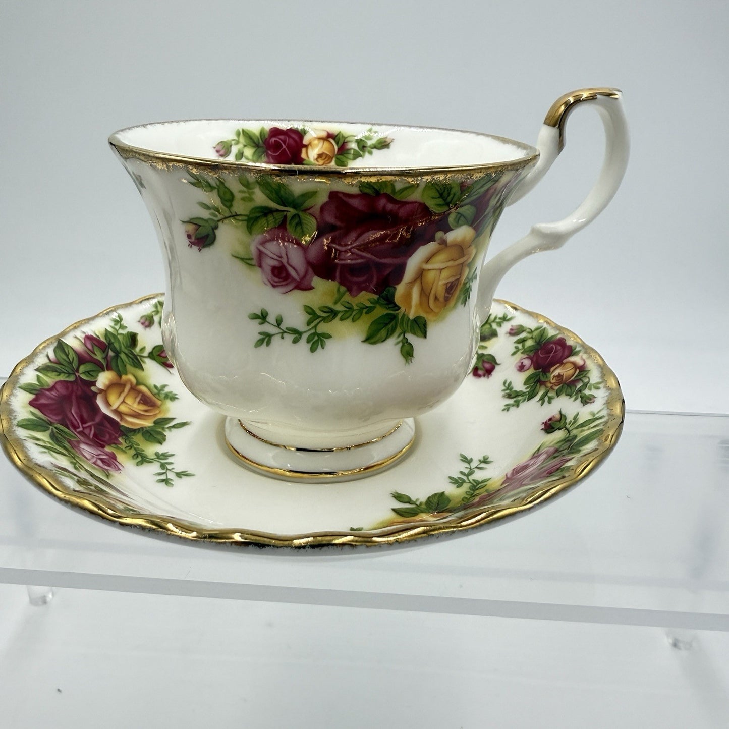 Vintage 1962 Royal Albert Old Country Roses England Porcelain Teacup & Saucer