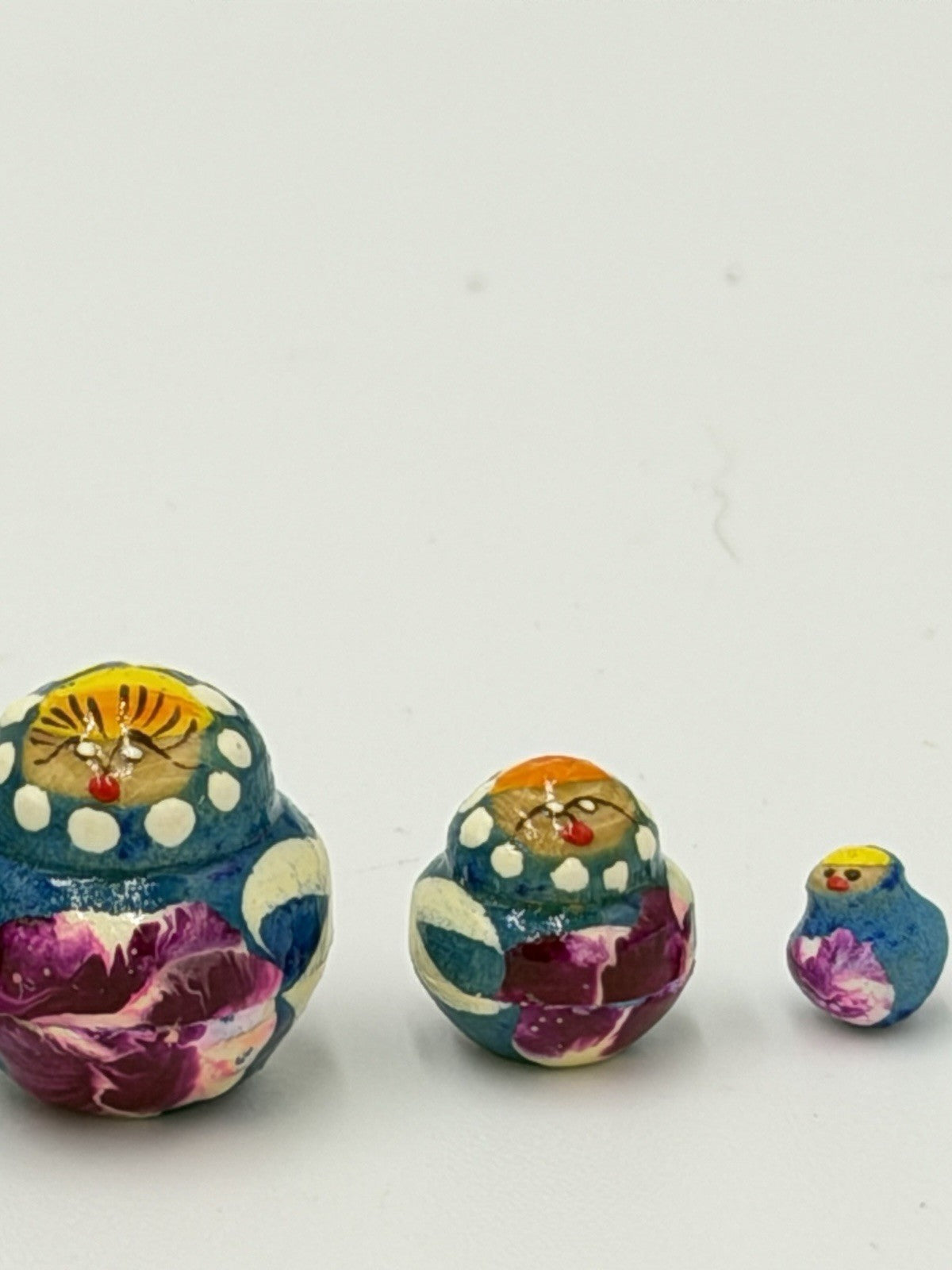 vintage folk art Matryoshka nesting dolls hand painted 10 pieces blue floral 4”