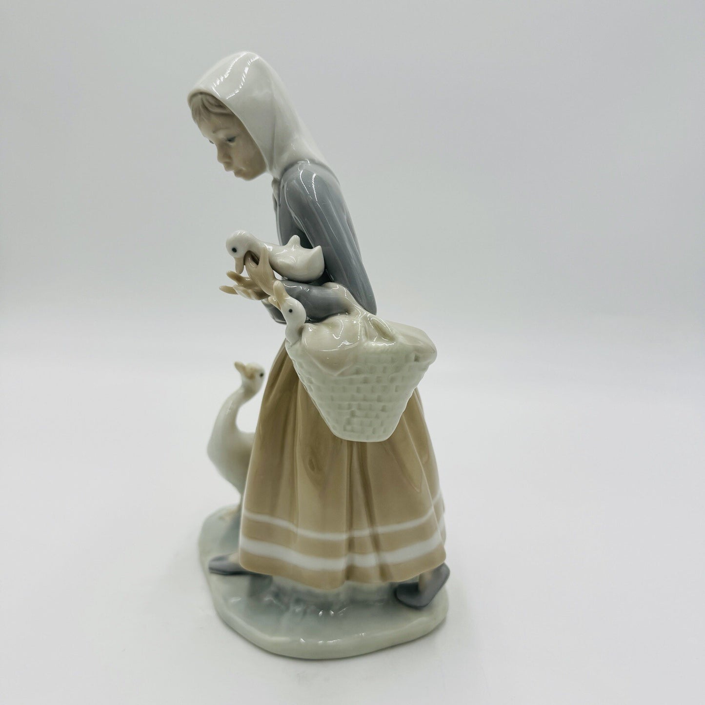 Lladro Shepherdess Girl & Ducks/Geese Basket Porcelain Figurine Spain 9in