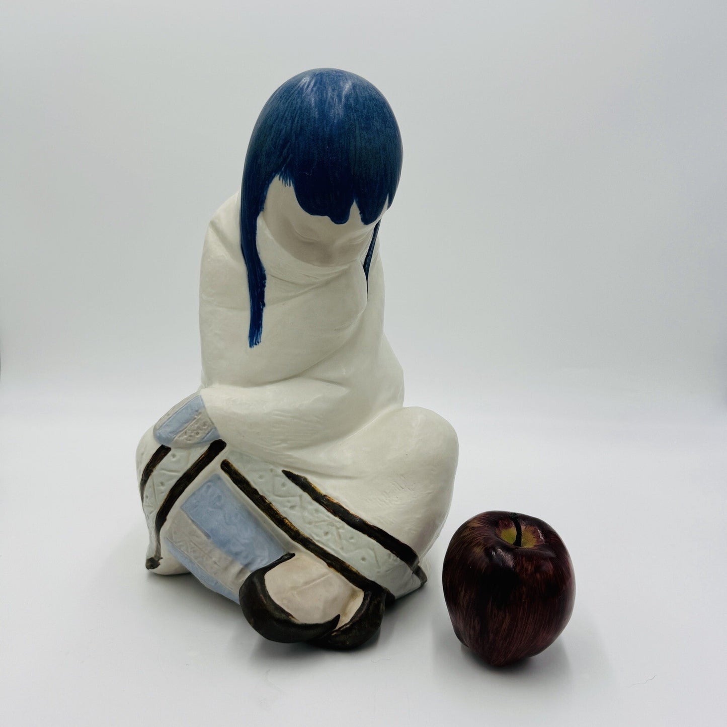 Lladro Spain Porcelain Inuit Girl Napping Sculpture Juan Huerta 2008 Lladró