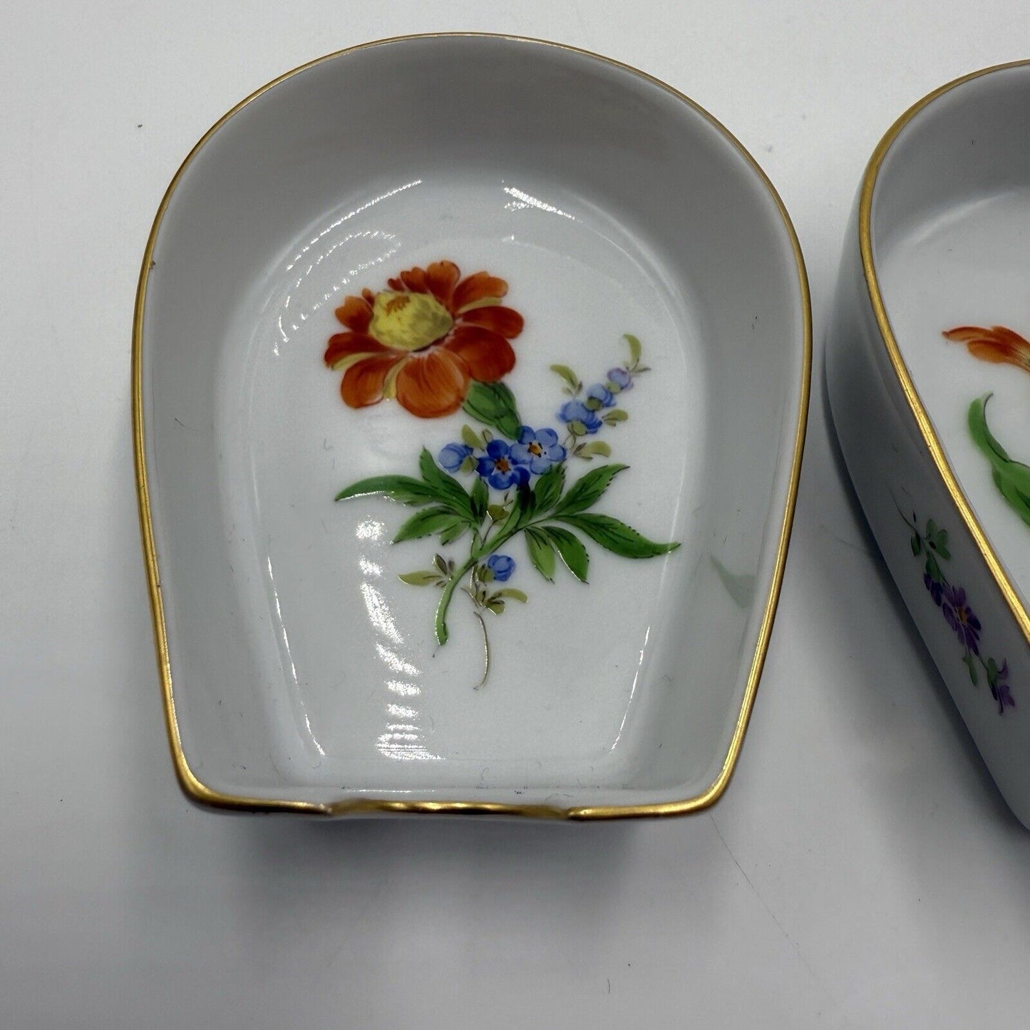 Antique 19th Century Pair Of Meissen Porcelain Floral Painted Ashtrays Germany