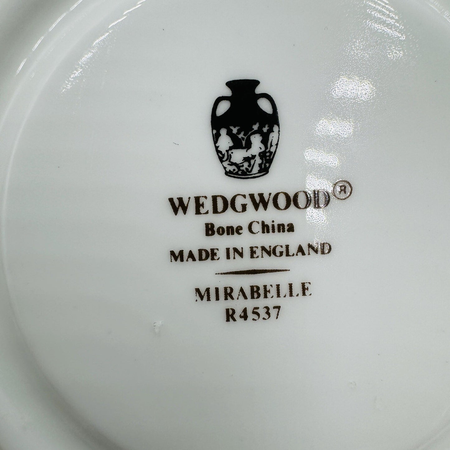 Wedgwood 4 Teacups & Two Saucers Mirabelle R4537 Floral Bone China England