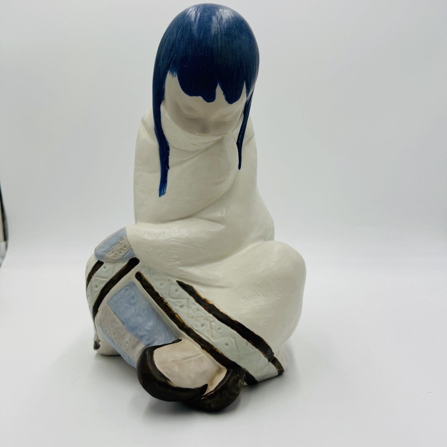 Lladro Spain Porcelain Inuit Girl Napping Sculpture Juan Huerta 2008 Lladró