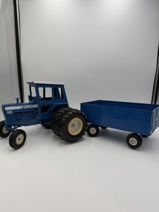 Ertl Ford 9600 Wide Front Duals Cab Die Cast 1:12 Blue Toy Tractor Diecast Vtg