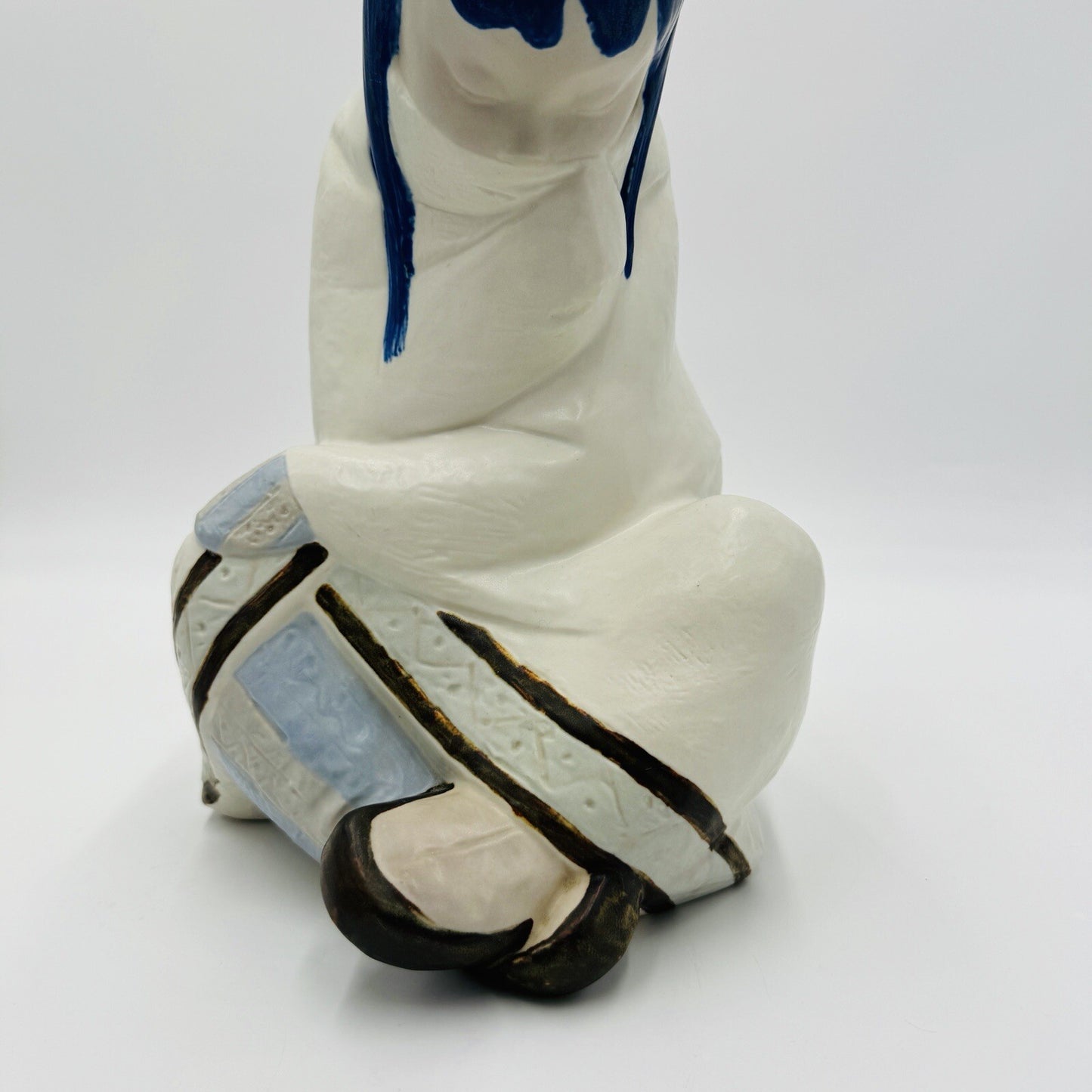 Lladro Spain Porcelain Inuit Girl Napping Sculpture Juan Huerta 2008 Lladró