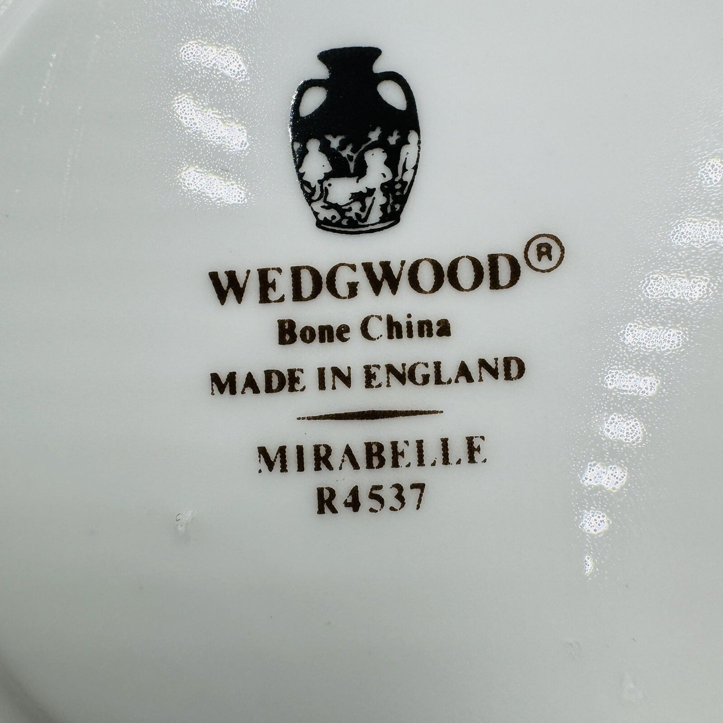 Wedgwood 4 Teacups & Two Saucers Mirabelle R4537 Floral Bone China England