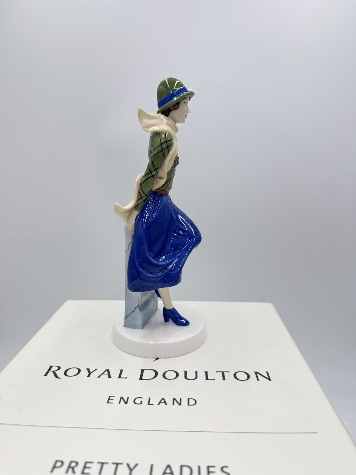 Royal Doulton Bone China Pretty Ladies 2007 Theresa Figurine HN4933 England
