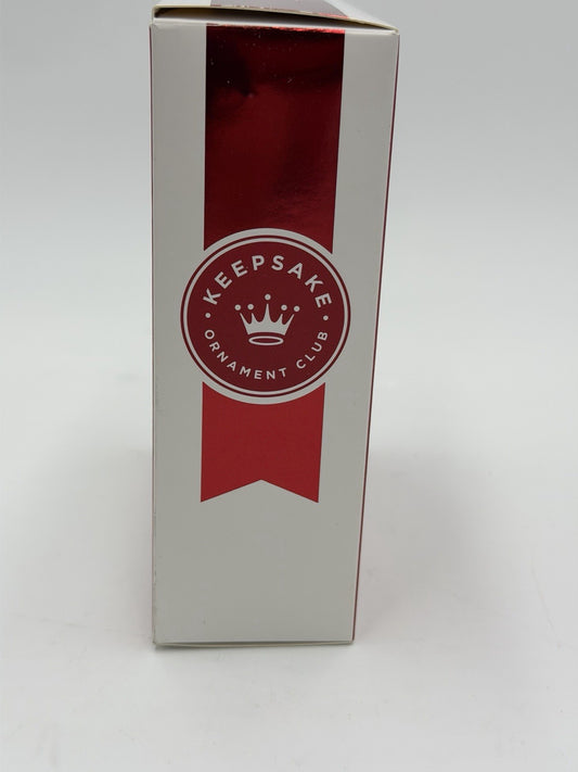 Hallmark Keepsake Ornament 2018 Pretty Parrot KOC Club exclusive beauty of birds