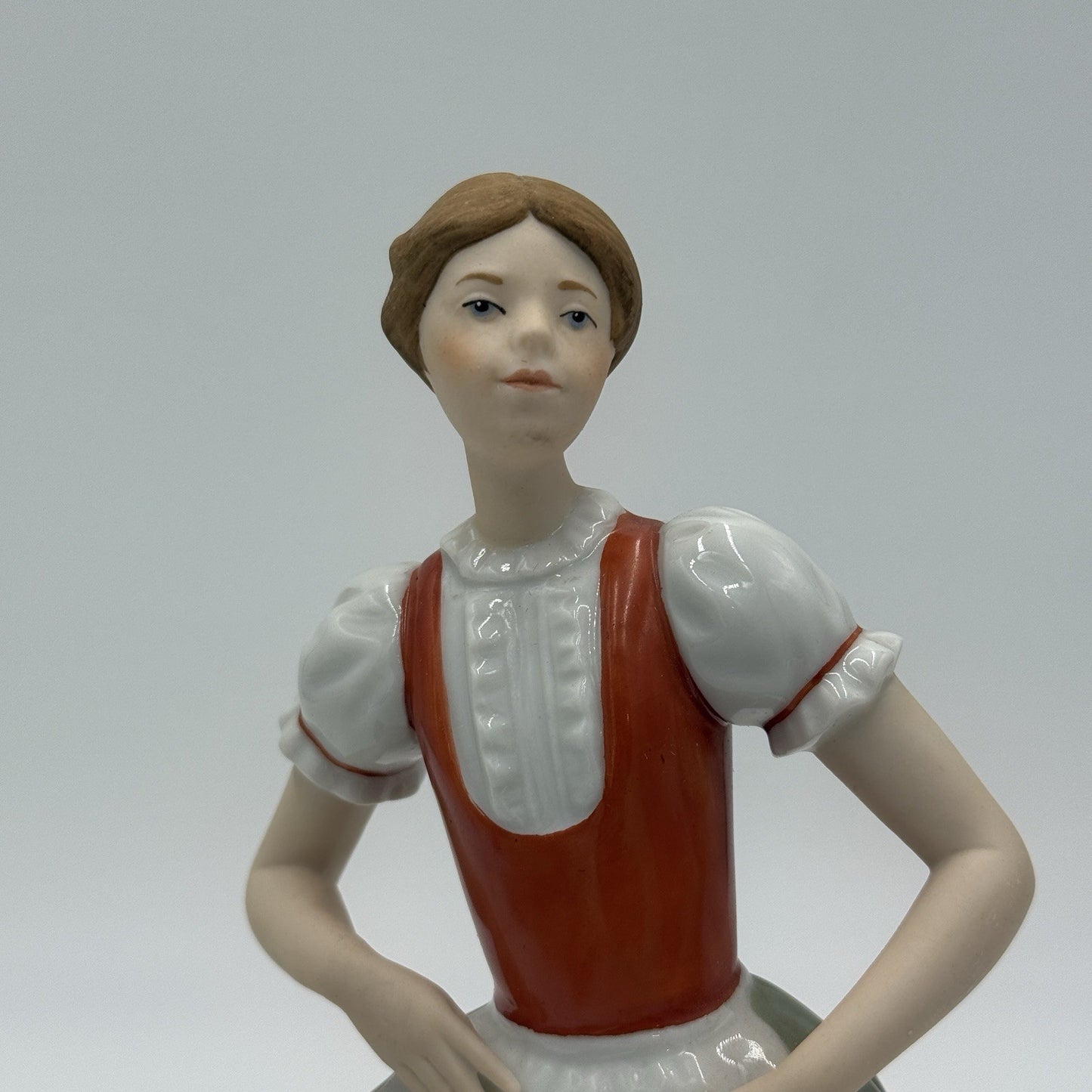 Goebel Germany PIROSCHKA Beauty Around the World Porcelain Figurine Hungary 8.5”