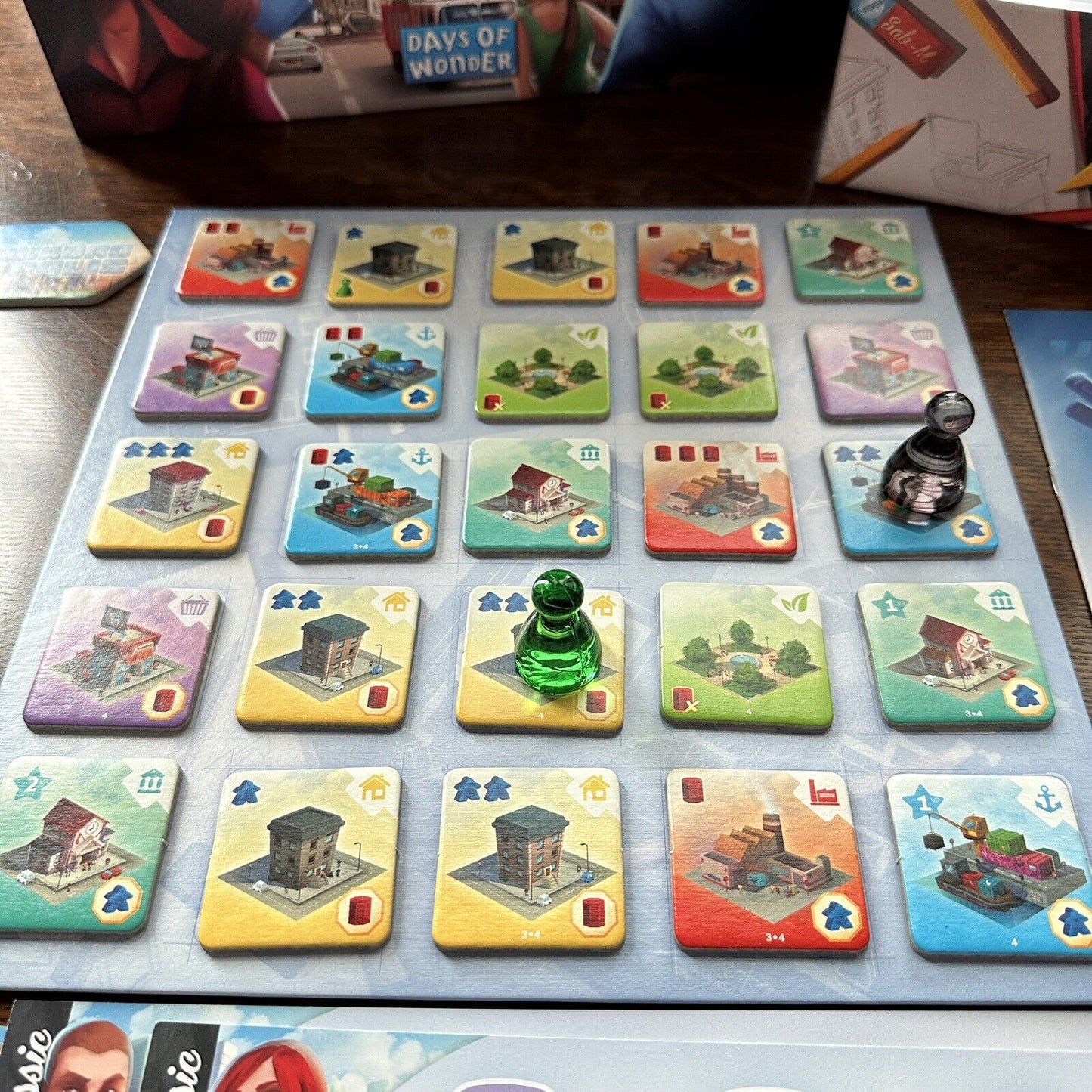 Days of Wonder Quadropolis by Frangois Gandon City Building Fun Board Game