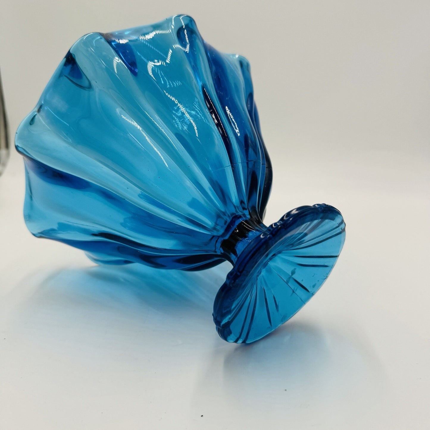 MCM L E Smith Glass Pedestal Peacock Blue Bowl With Ruffled Rim Rippled Sides 7"