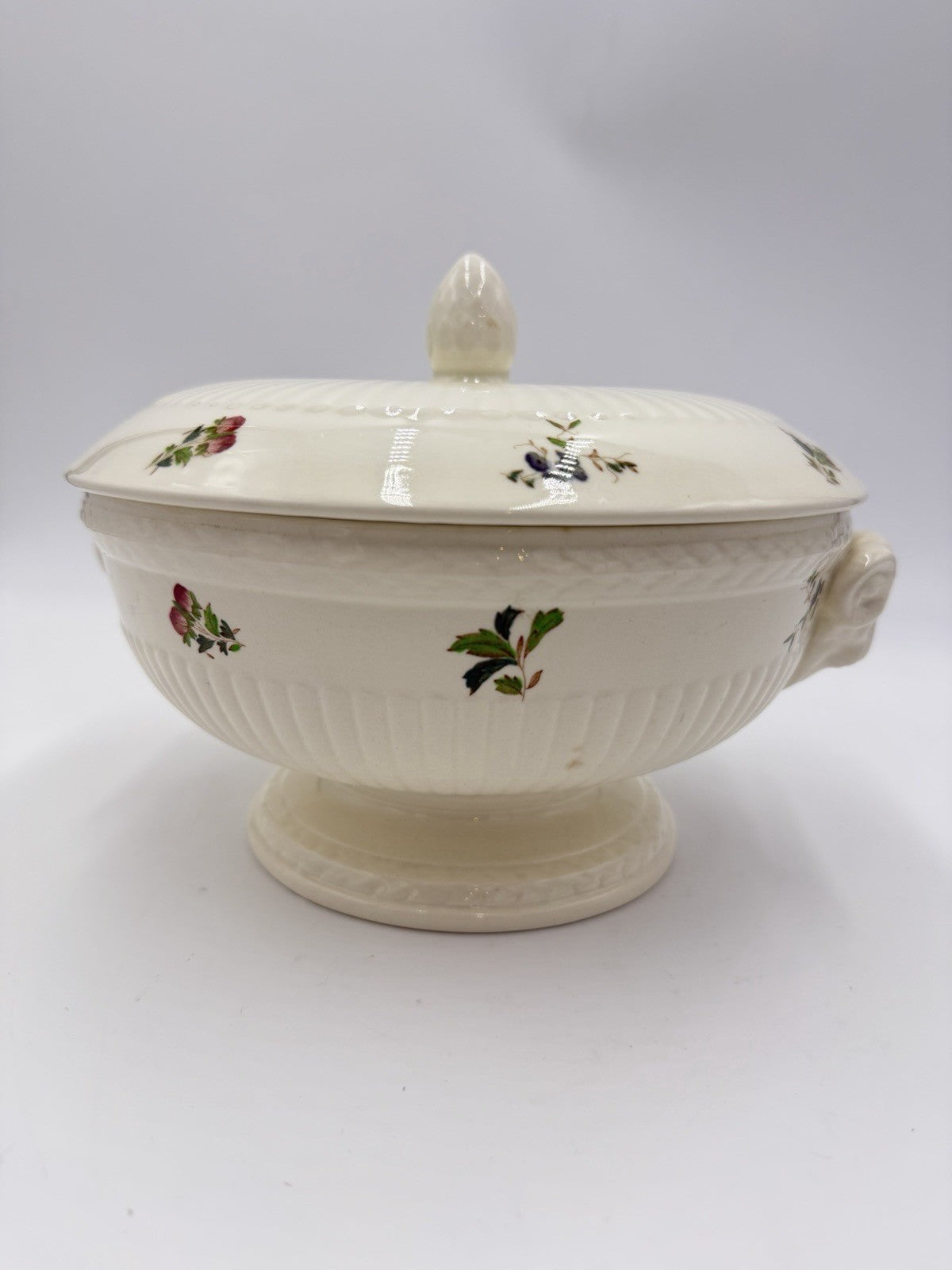 Wedgwood Edme England Conway Porcelain A.K 8384 Lidded Dish Ram Handles
