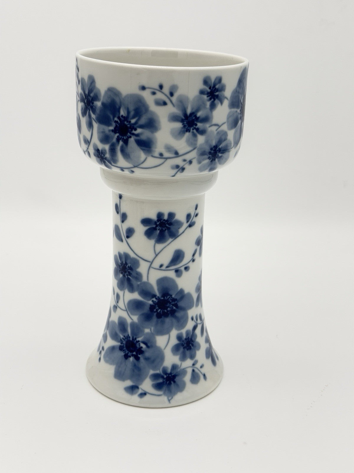 Wallendorf German Porcelain Blue White Floral #2251 Echt Kobalt 8.5” Vase Vtg