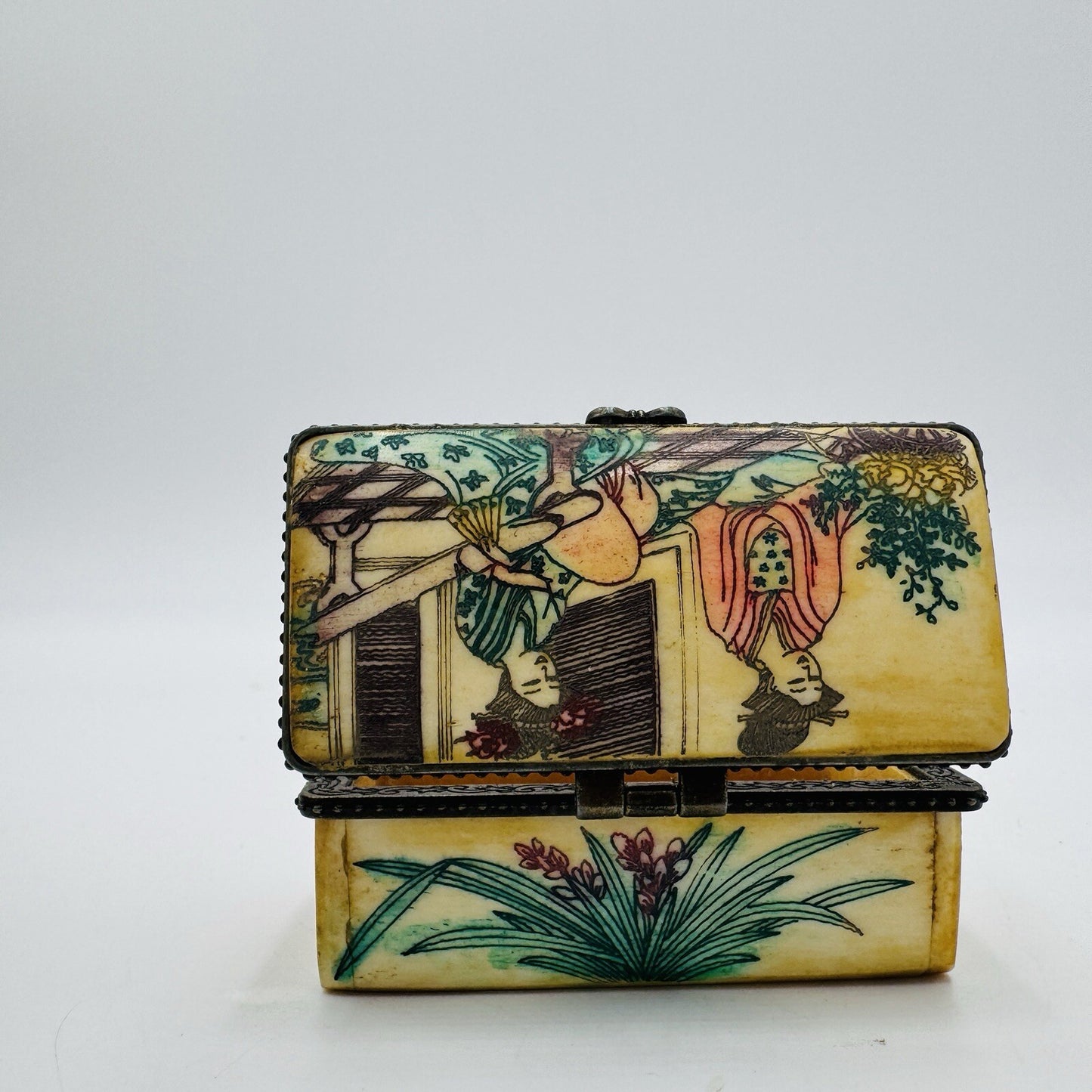 Antique Japanese Hand Carved Trinket Box Geishas Portrait Painted Miniature 3in