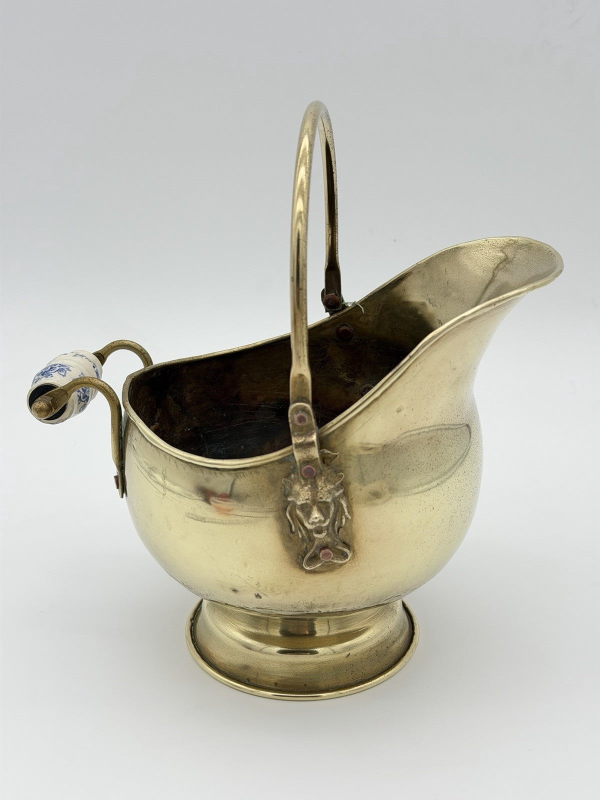 Vintage Delft Holland Brass Ash Scuttle Bucket Lion Head Porcelain Handle 9.5”H
