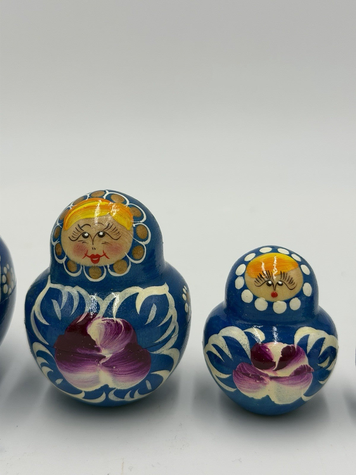 vintage folk art Matryoshka nesting dolls hand painted 10 pieces blue floral 4”