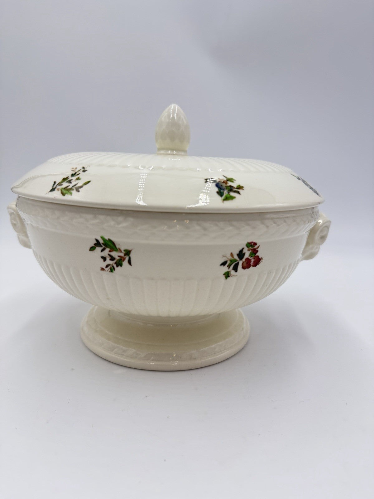 Wedgwood Edme England Conway Porcelain A.K 8384 Lidded Dish Ram Handles