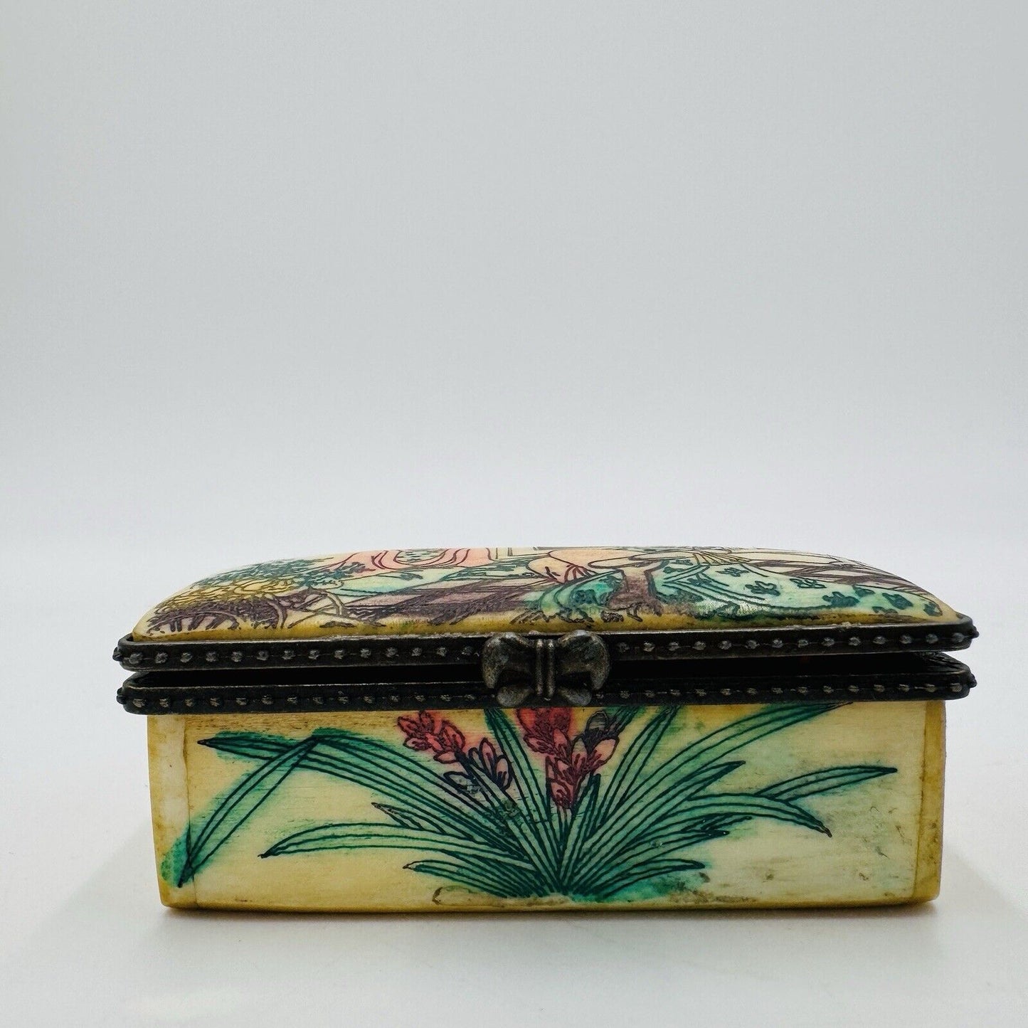 Antique Japanese Hand Carved Trinket Box Geishas Portrait Painted Miniature 3in