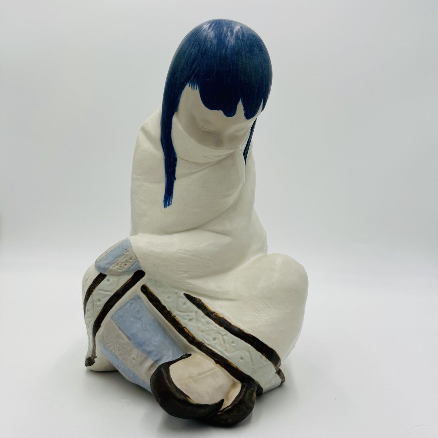 Lladro Spain Porcelain Inuit Girl Napping Sculpture Juan Huerta 2008 Lladró