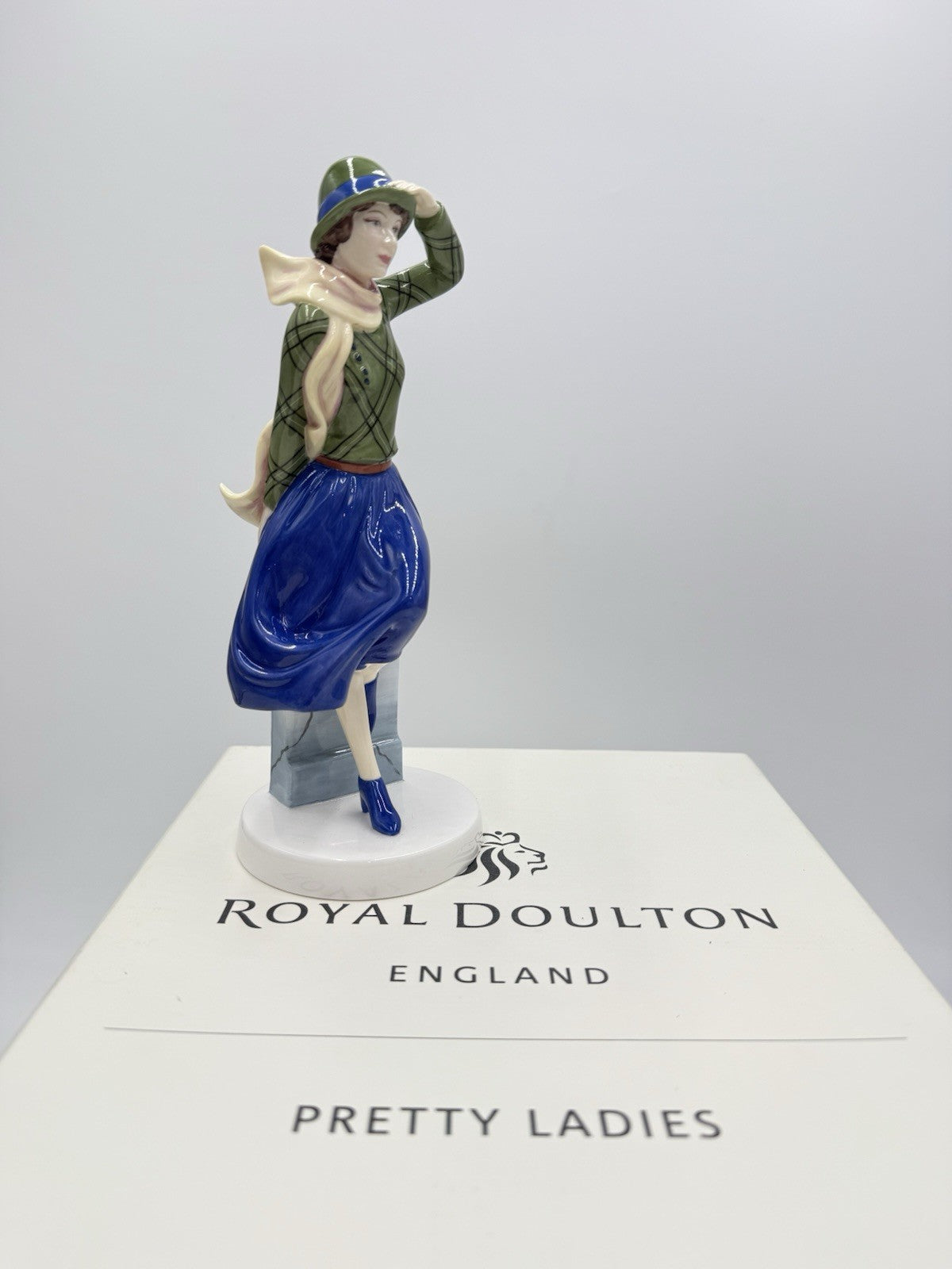Royal Doulton Bone China Pretty Ladies 2007 Theresa Figurine HN4933 England