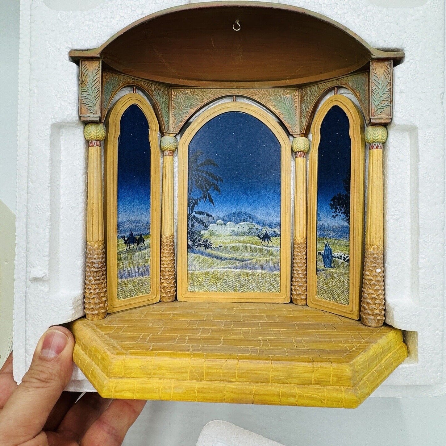 Hallmark 2006 Light of the World Table Decoration 5 Piece Nativity Set