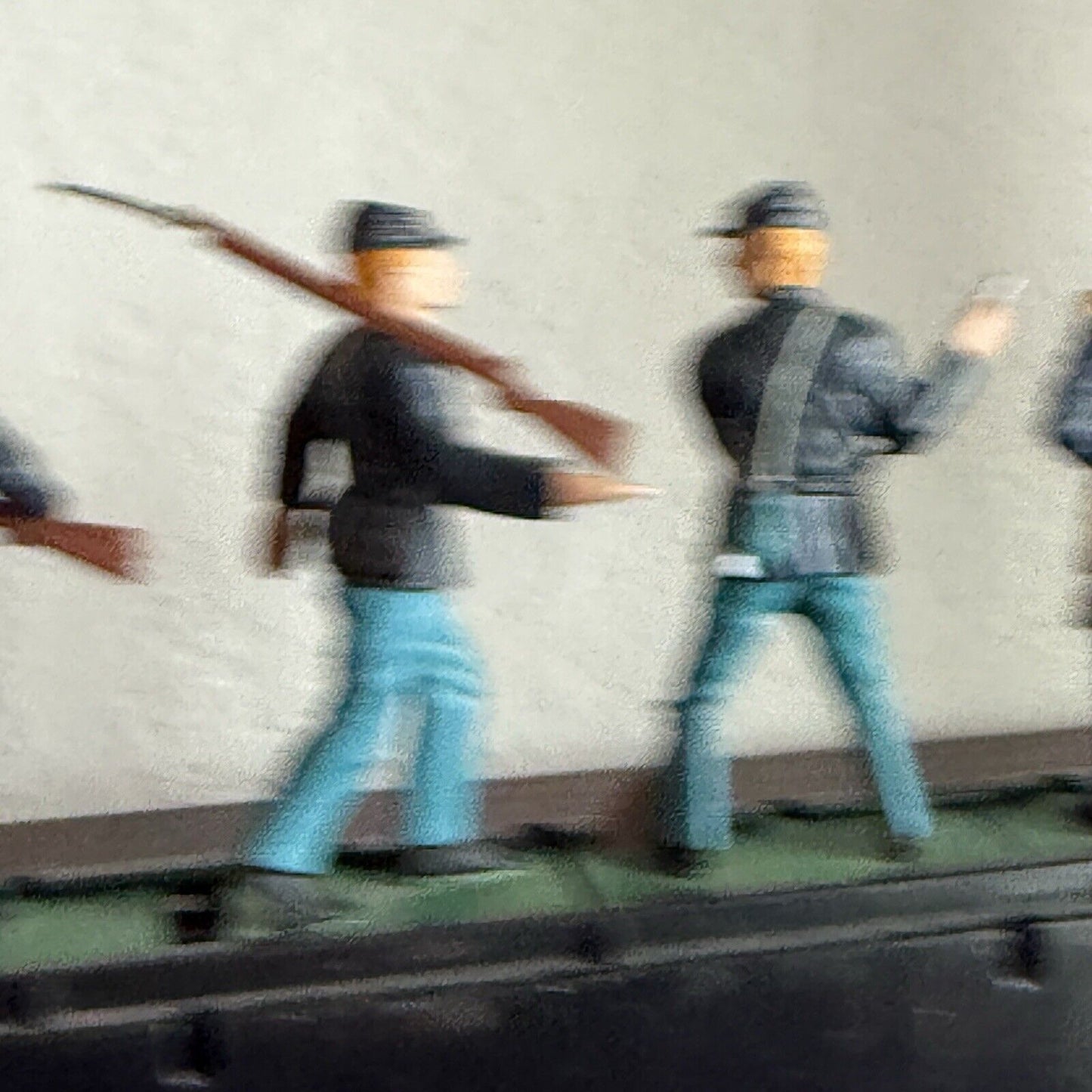 Vintage Blue Box Toys Metal Soldiers Figurines 4 Pieces Set With Stand