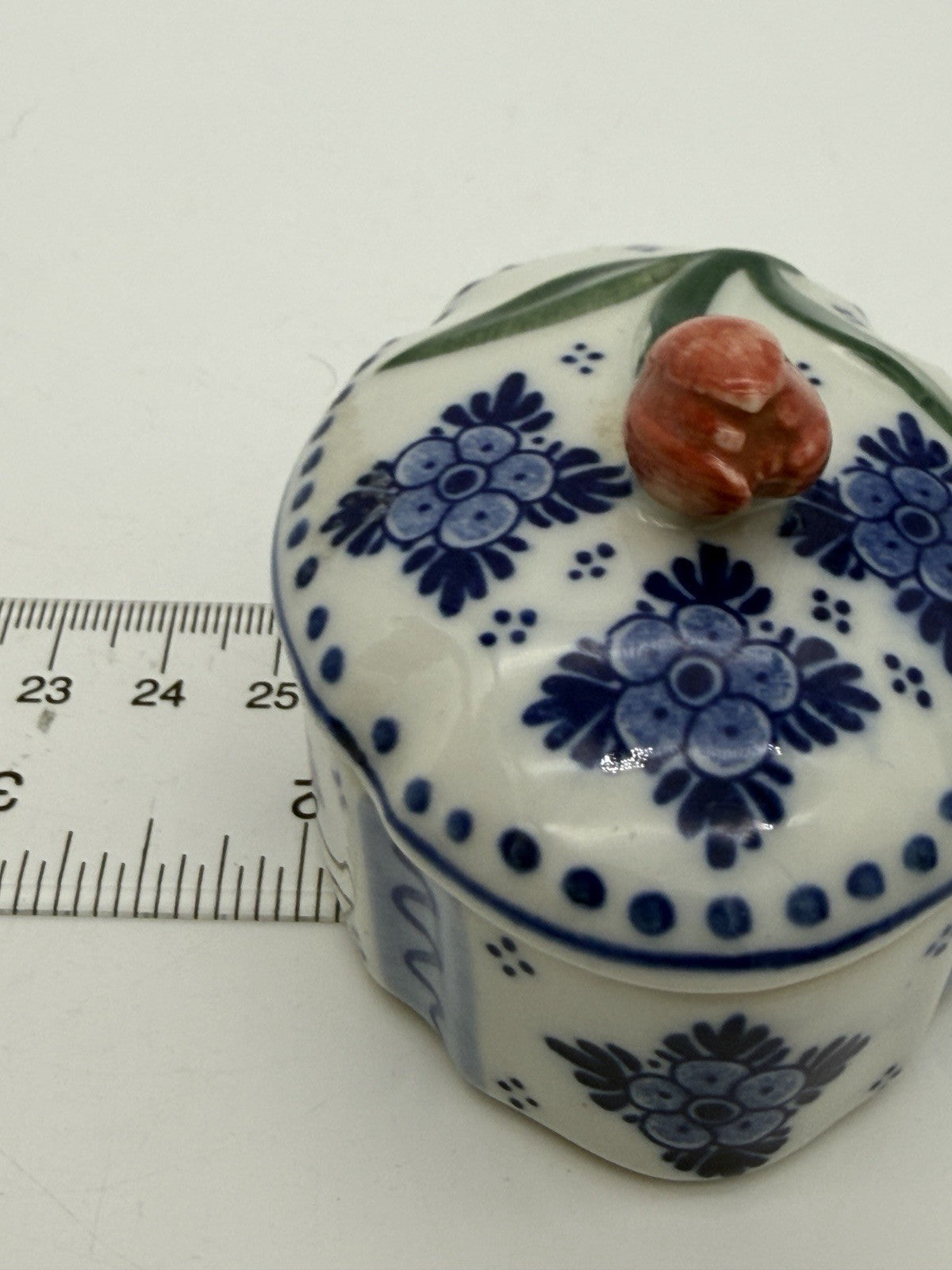 Delft Blue/white Pottery Holland red Tulip Ceramic Painted Trinket Box 2”x2.5”