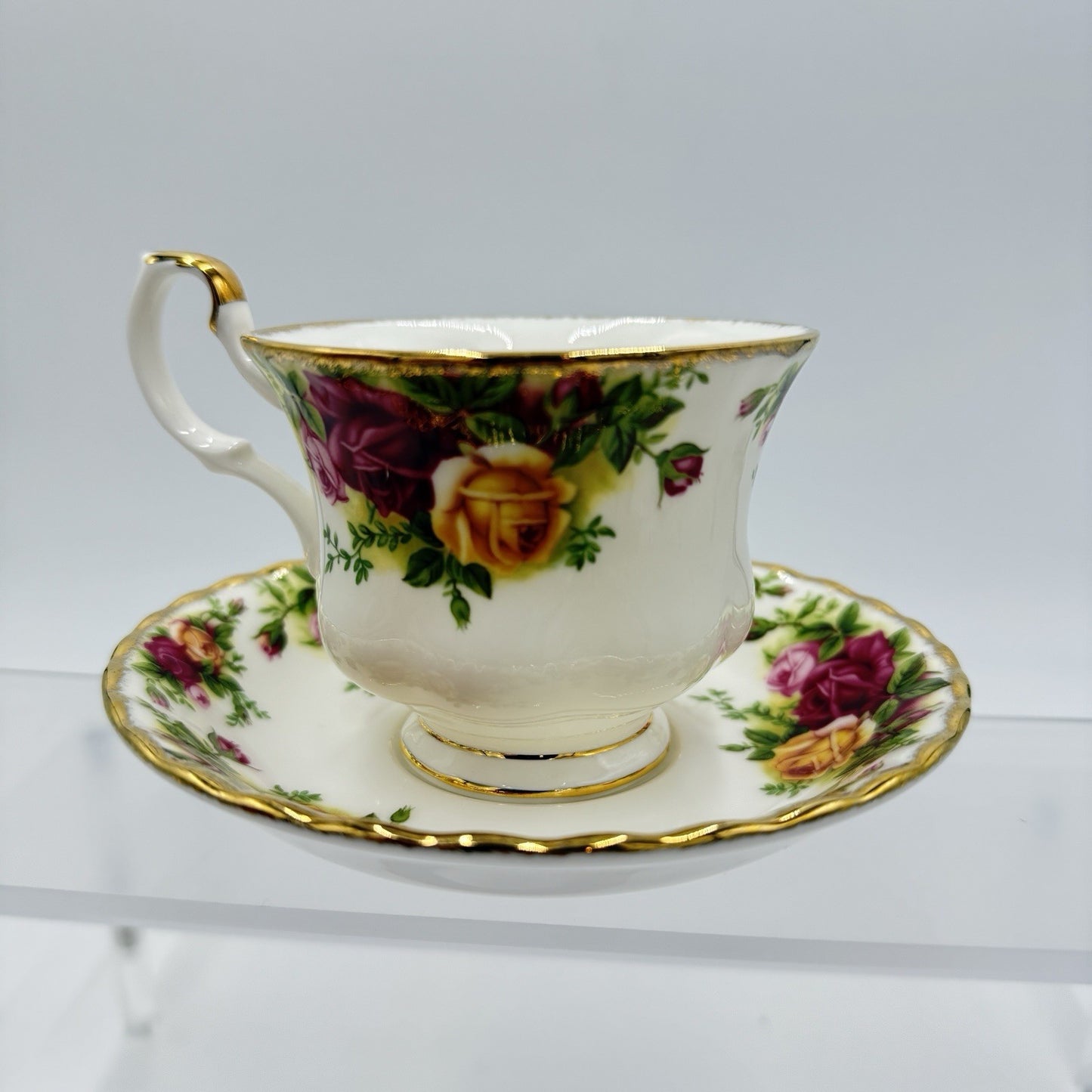 Vintage 1962 Royal Albert Old Country Roses England Porcelain Teacup & Saucer