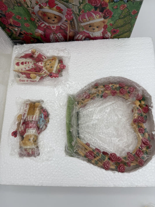 Cherished Teddies King & Queen of Hearts Trellis Display Resin Bear Figurine NIB