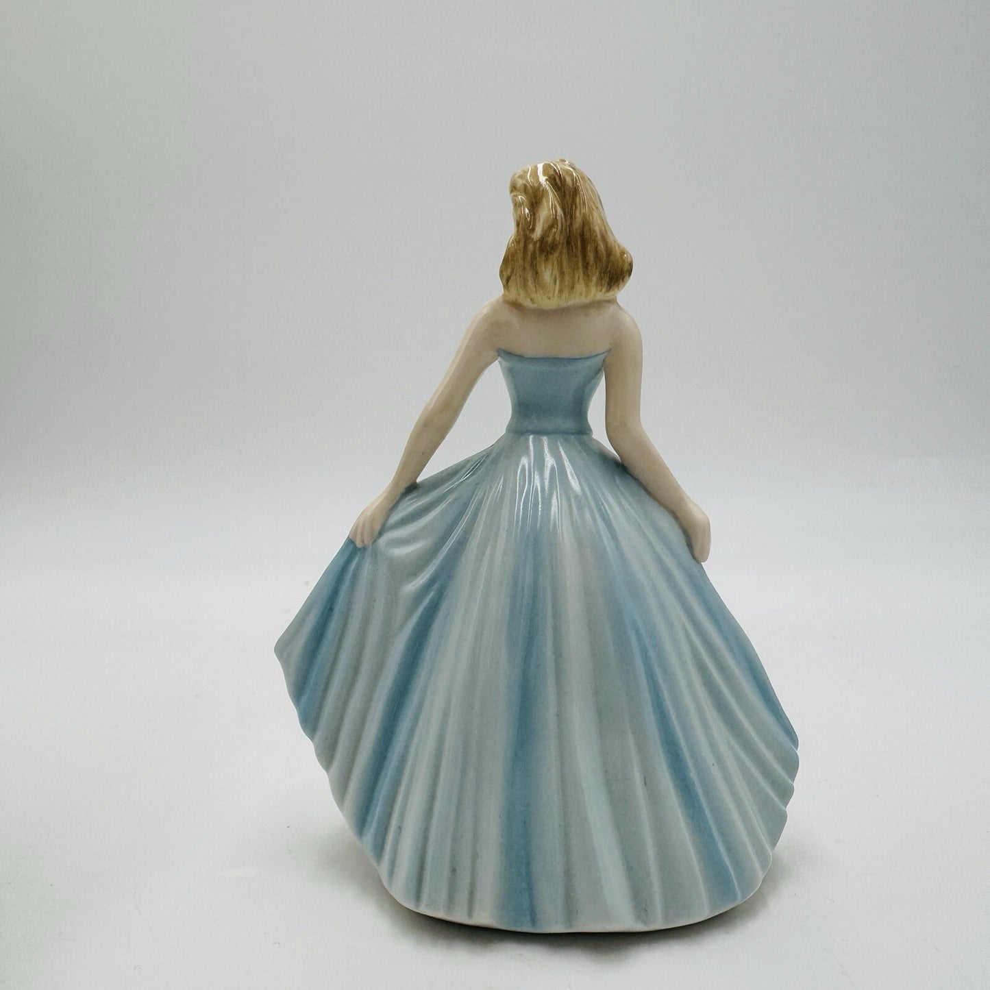 Coalport Porcelain England Heart To Heart Collection To My Friend Fisgurine 5in