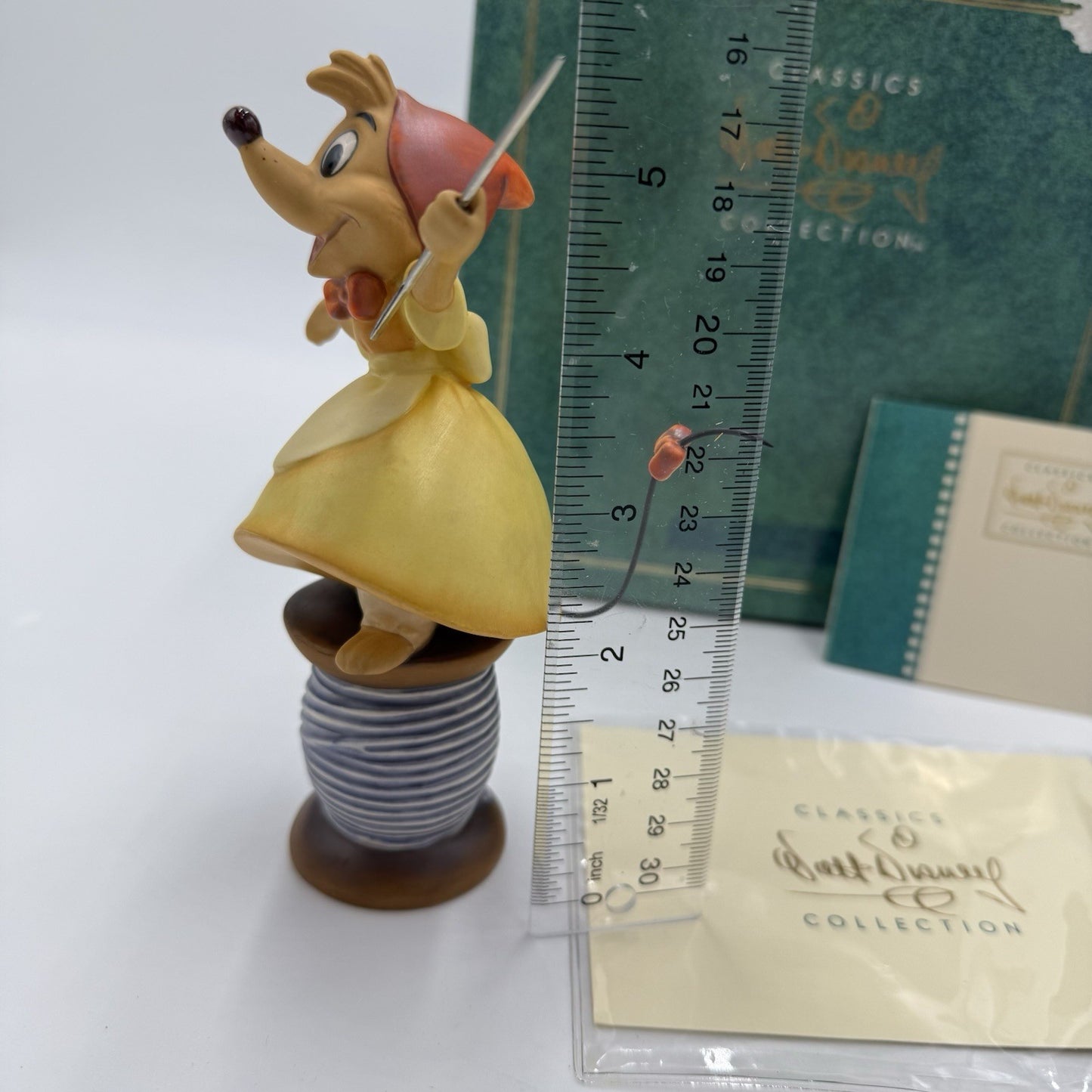 WDCC Disney Cinderella “Hey, We Can Do It” Suzy Needle Mouse Figurine W/ Box COA
